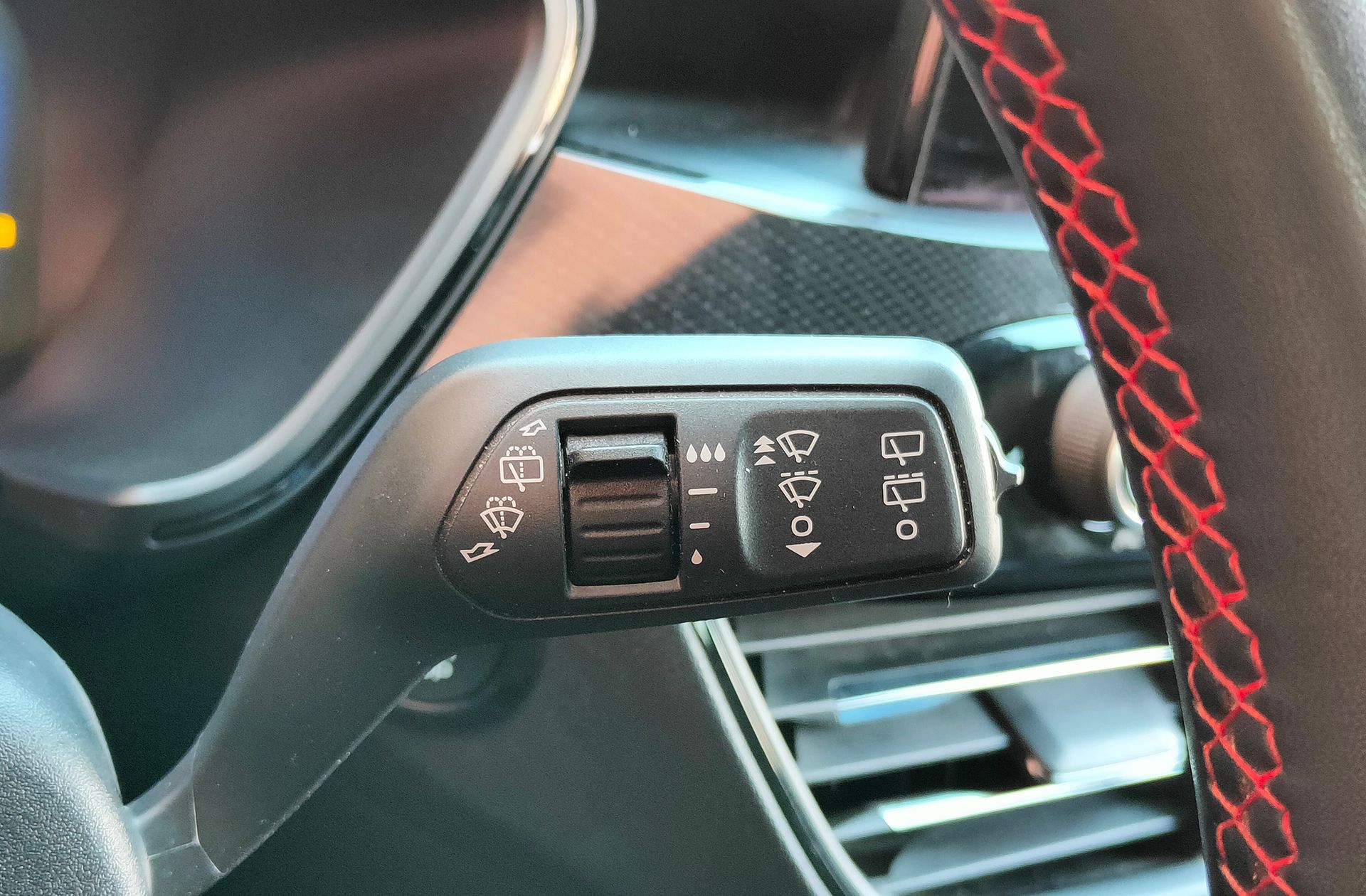 Ford Kuga 1.5T EcoBoost ST-Line X 4x2 - foto 36