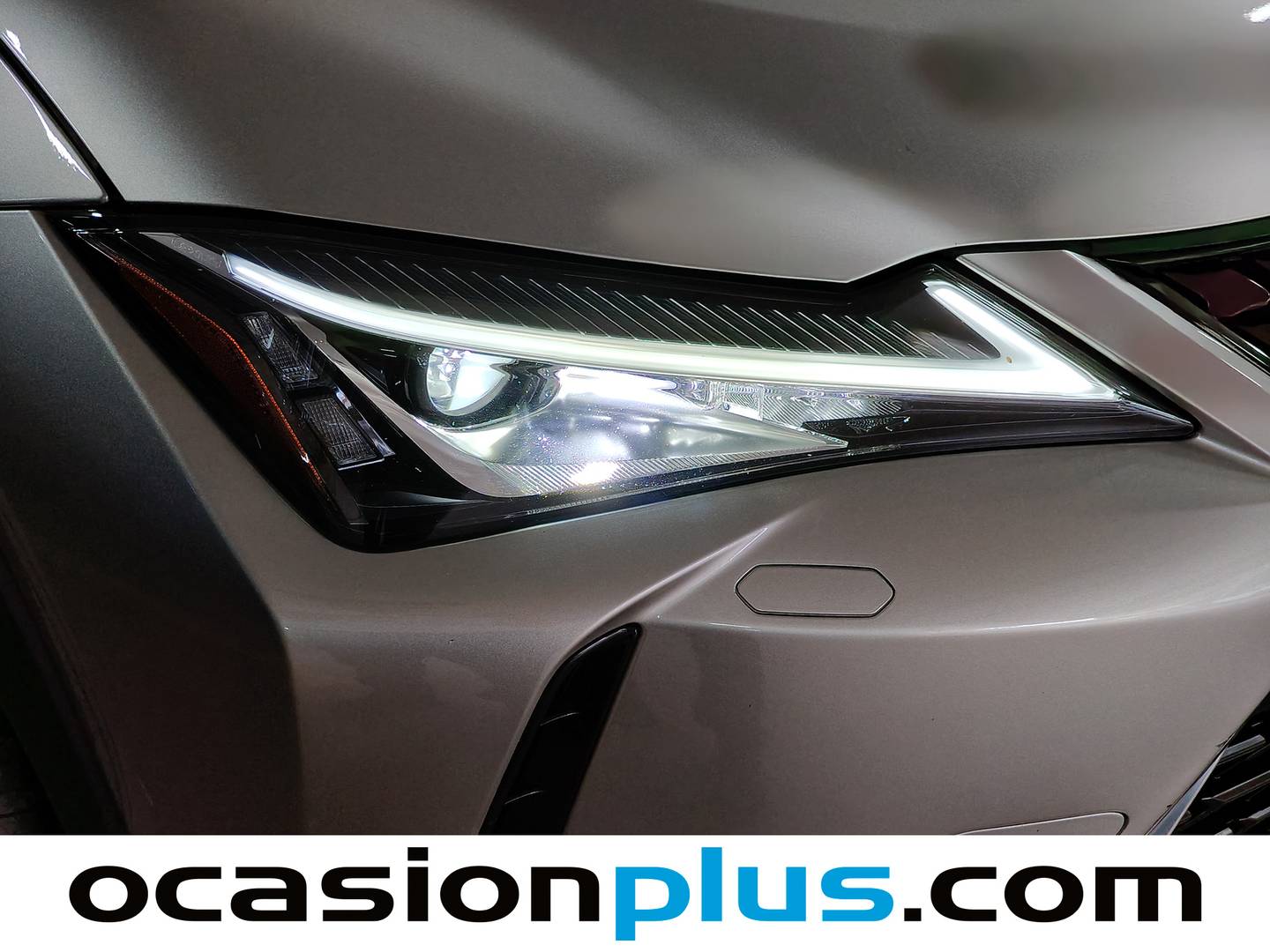 Equipamiento del Lexus UX Lexus UX 250h Business 2WD (184 CV)
