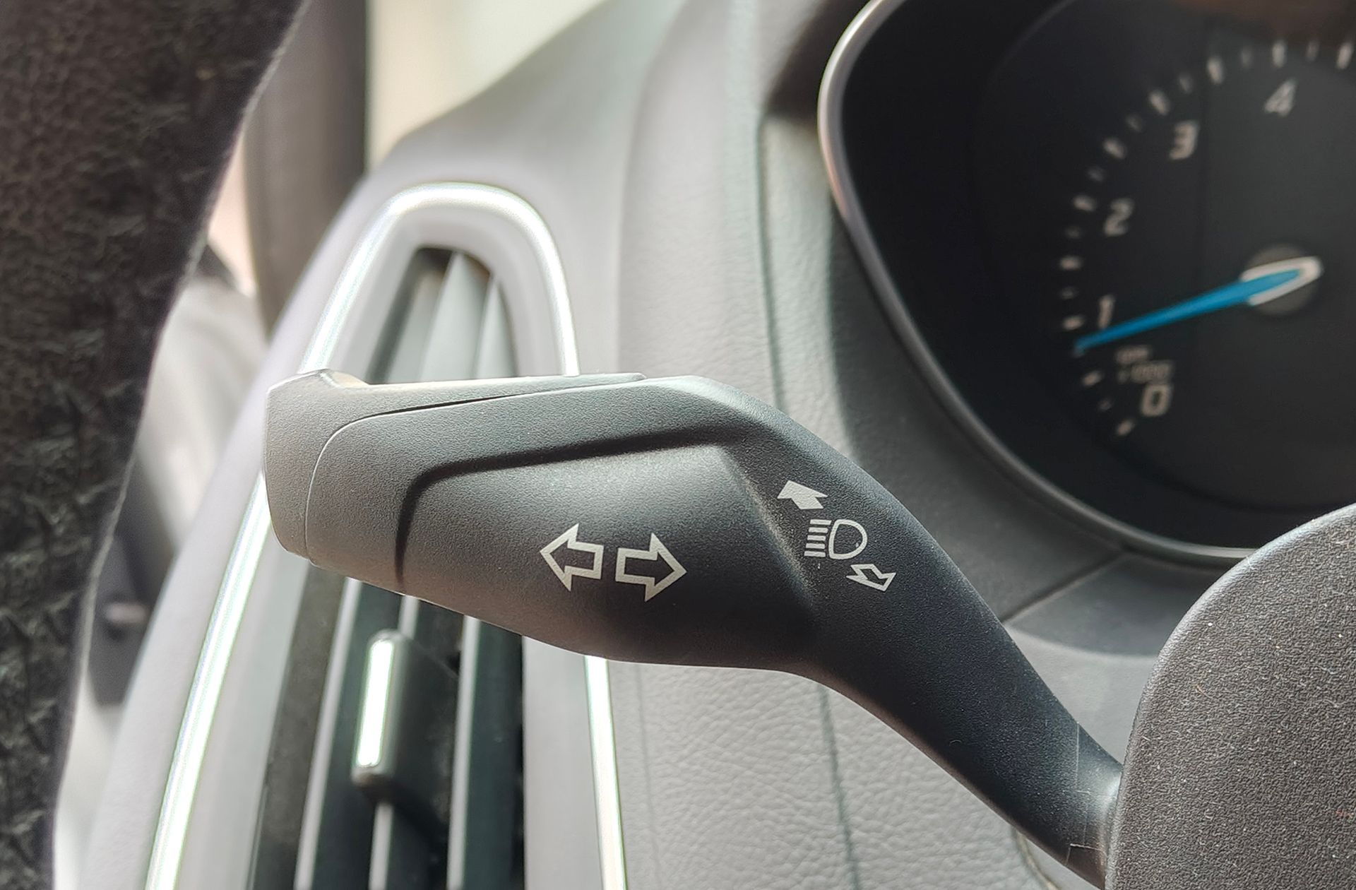 Ford Focus 1.0 EcoBoost Trend - foto 23