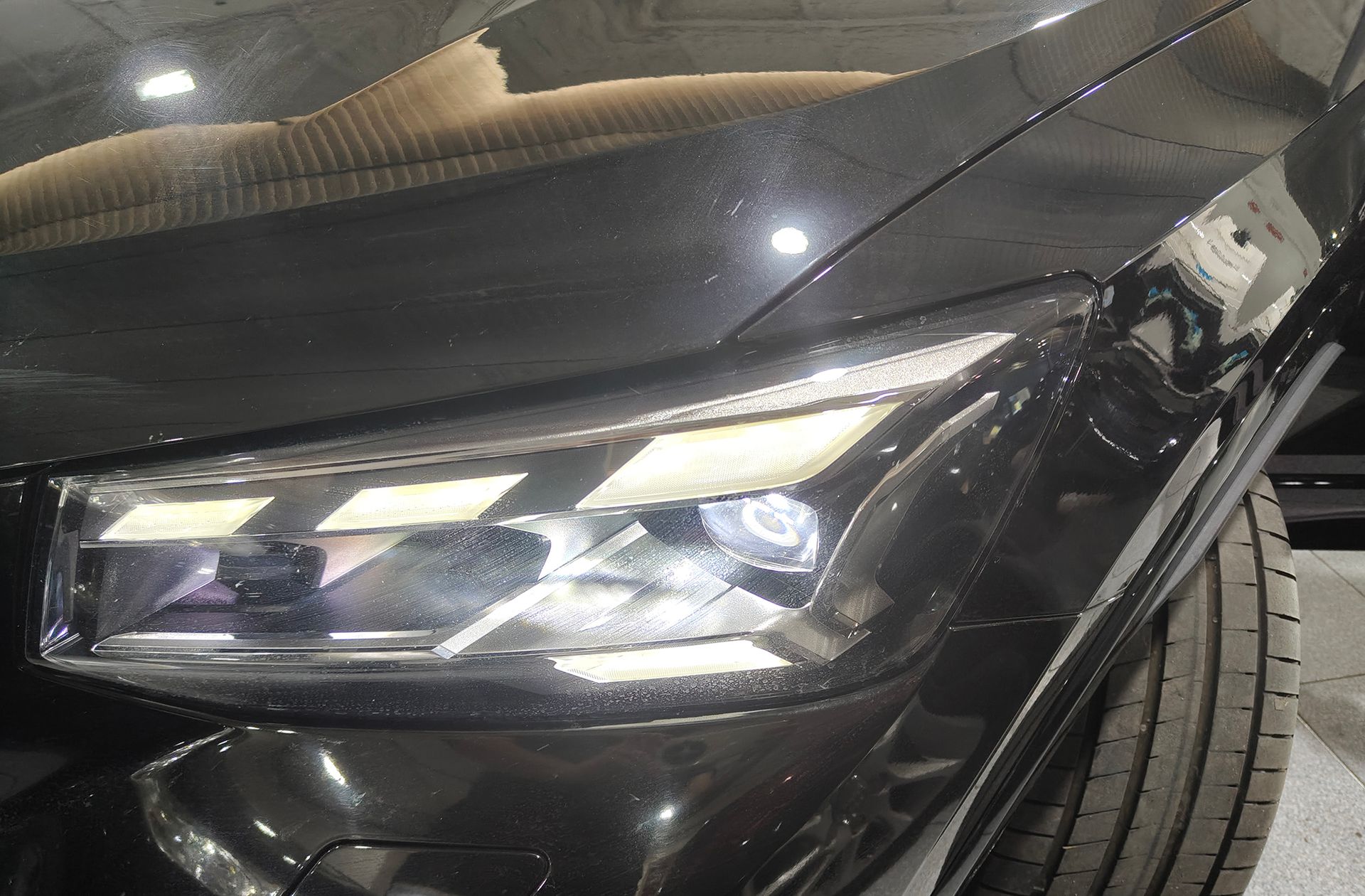 Audi Q2 Adrenalin 35 TDI S tronic Pack S-line - foto 17