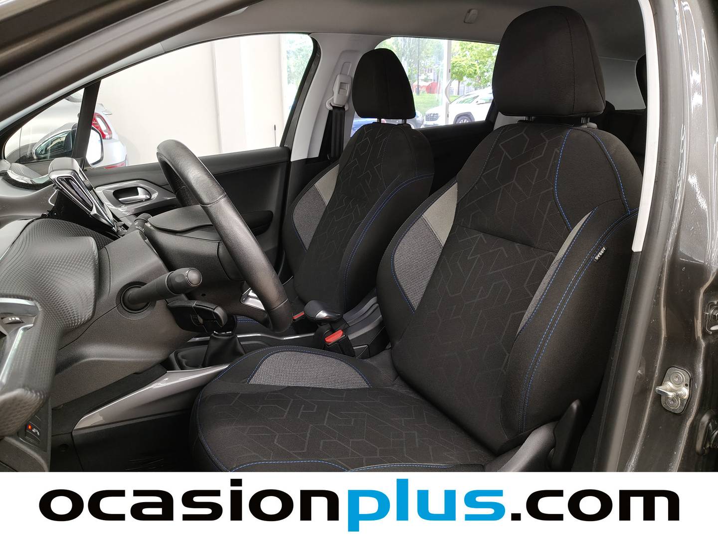Foto asientos delanteros Peugeot 2008 Peugeot 2008 PureTech 82 Style (82 CV)