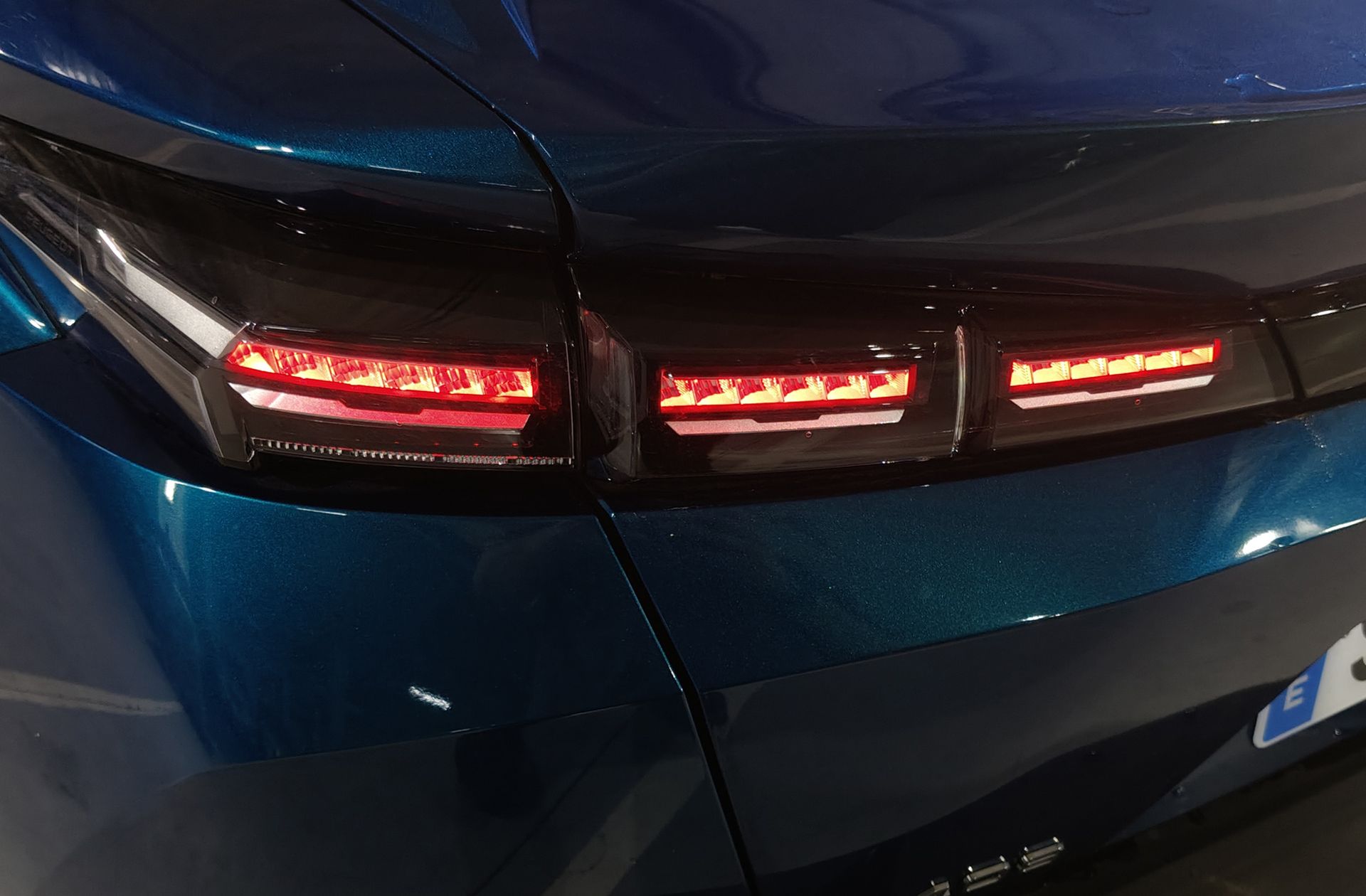 Peugeot 408 Allure Hybrid eDCS6 - foto 17