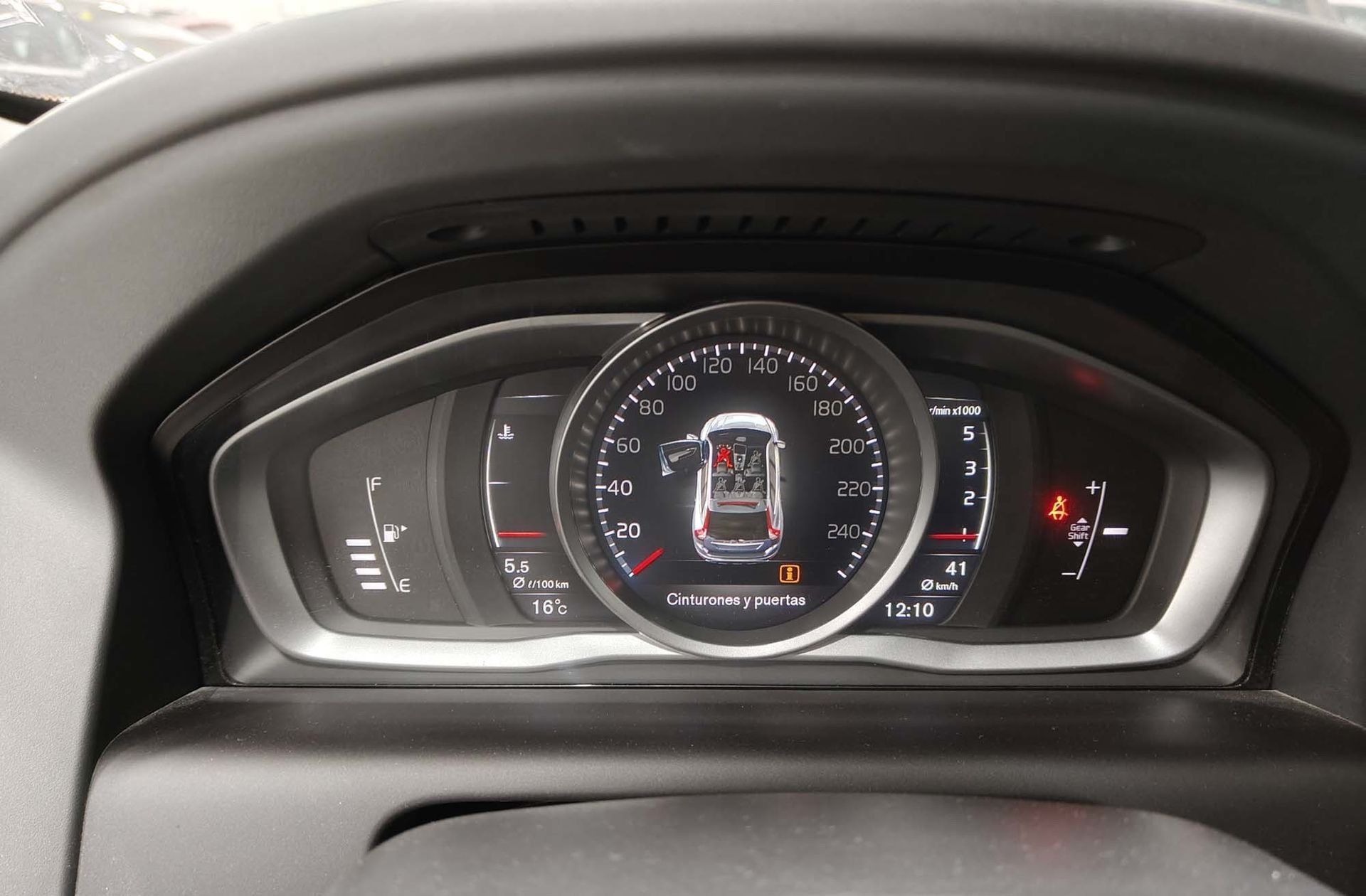 Volvo XC60 D3 Kinetic - foto 23