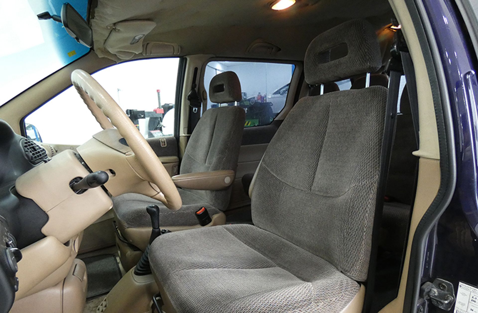 Chrysler Voyager 2.4 SE - foto 13
