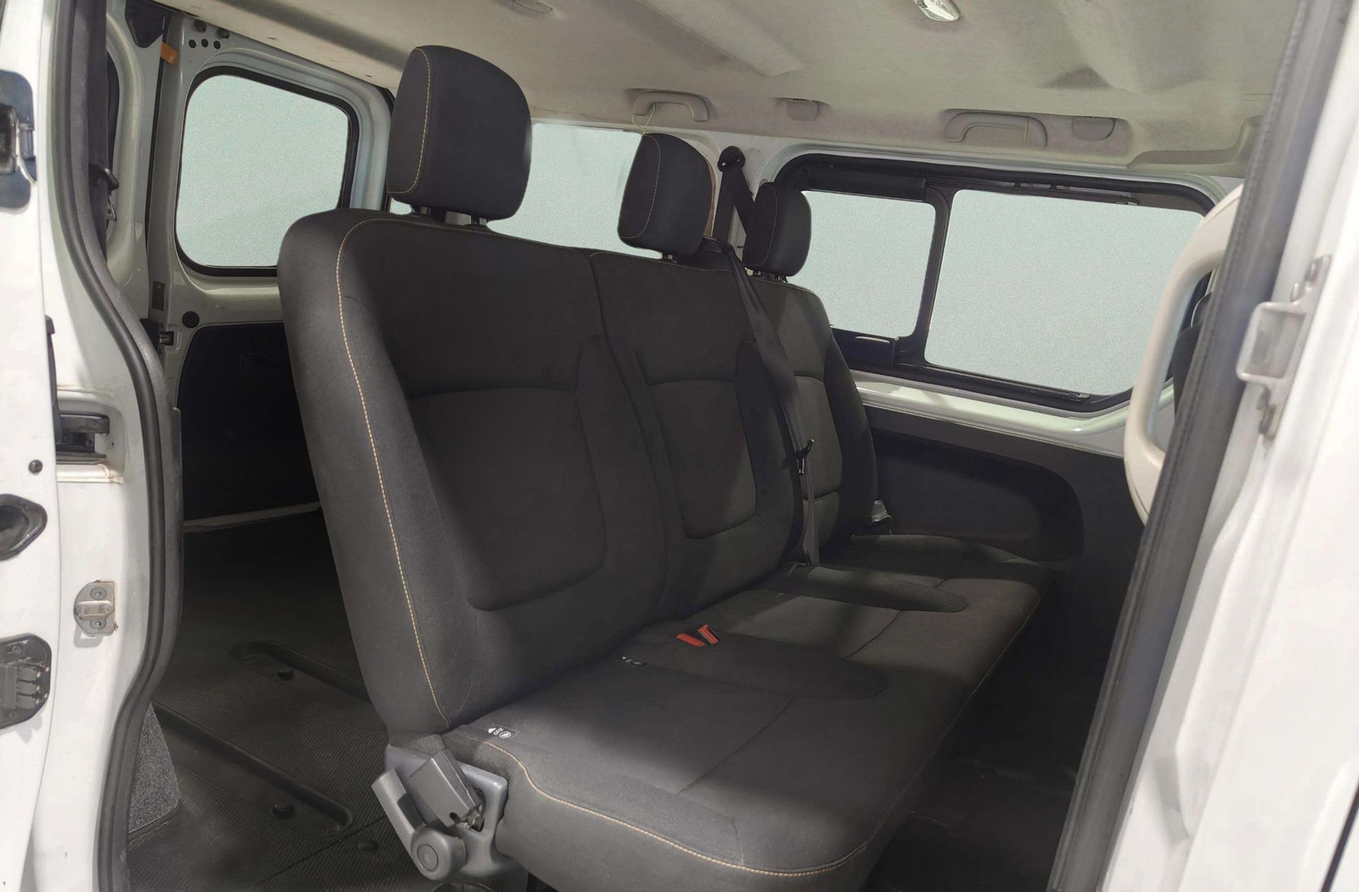 Renault Trafic dCi 115 Combi Mixto 5/6 N1 - foto 12