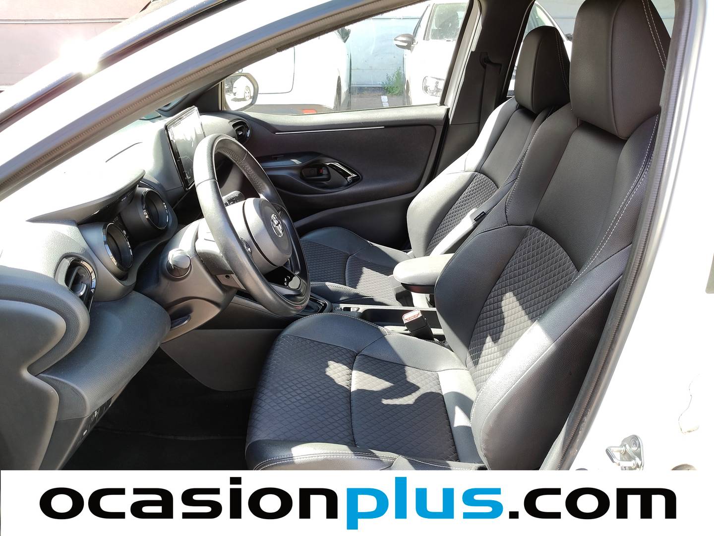 Foto asientos delanteros Toyota Yaris Toyota Yaris 1.5 120H Style Plus (116 CV)