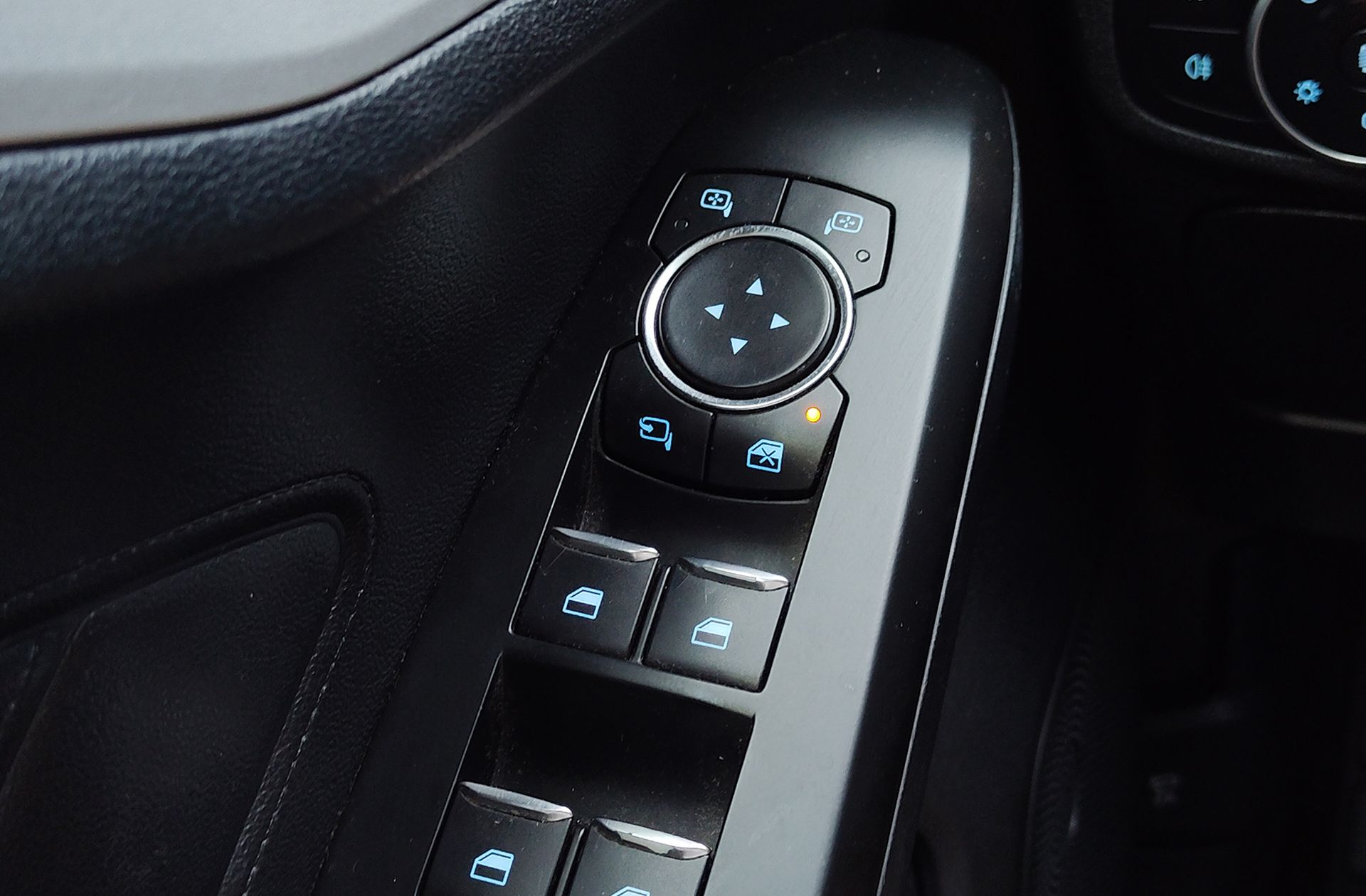 Ford Focus 1.0 EcoBoost Trend Edition - foto 32