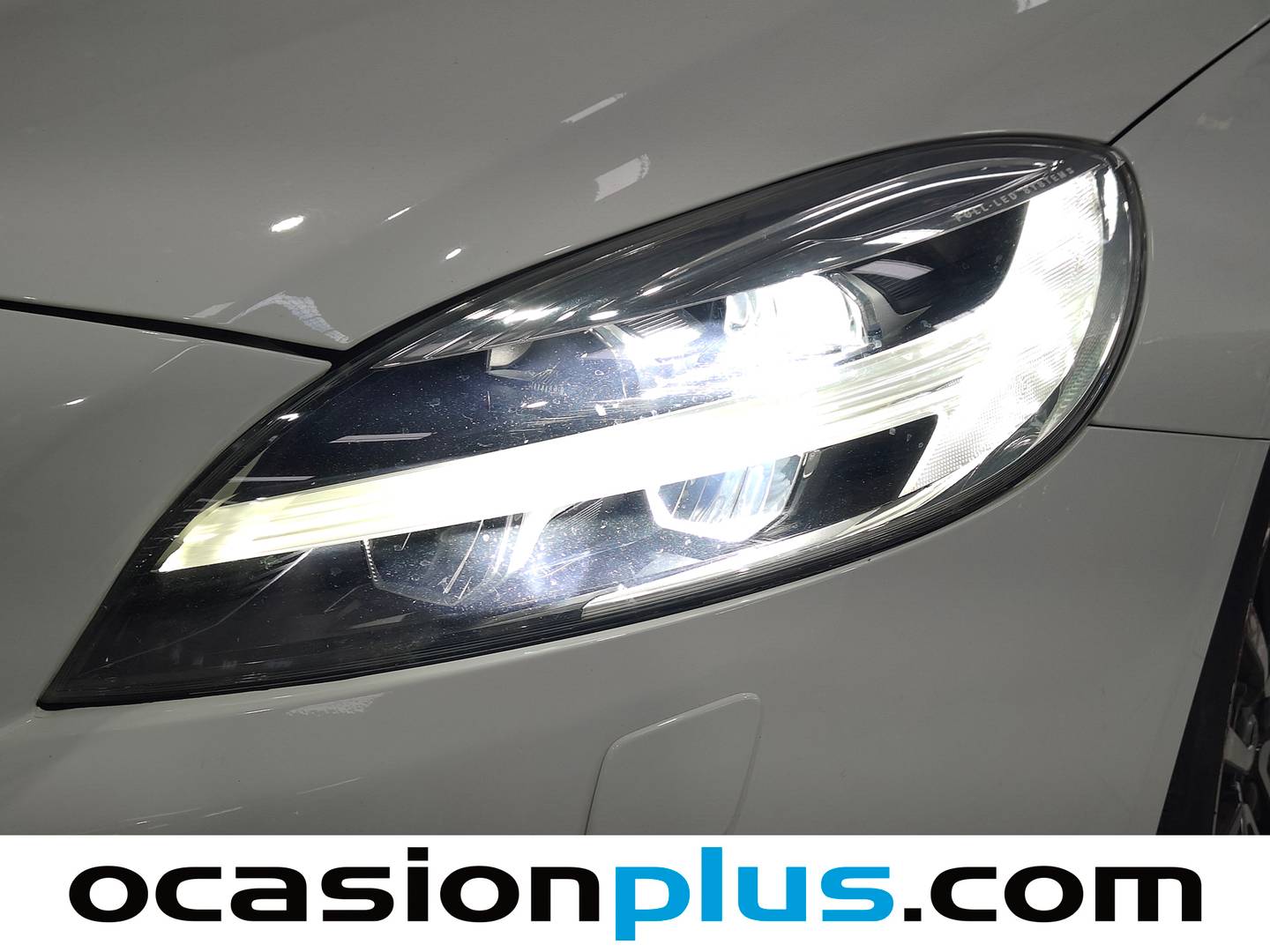 Equipamiento del Volvo V40 Volvo V40 2.0 D Momentum (120 CV)