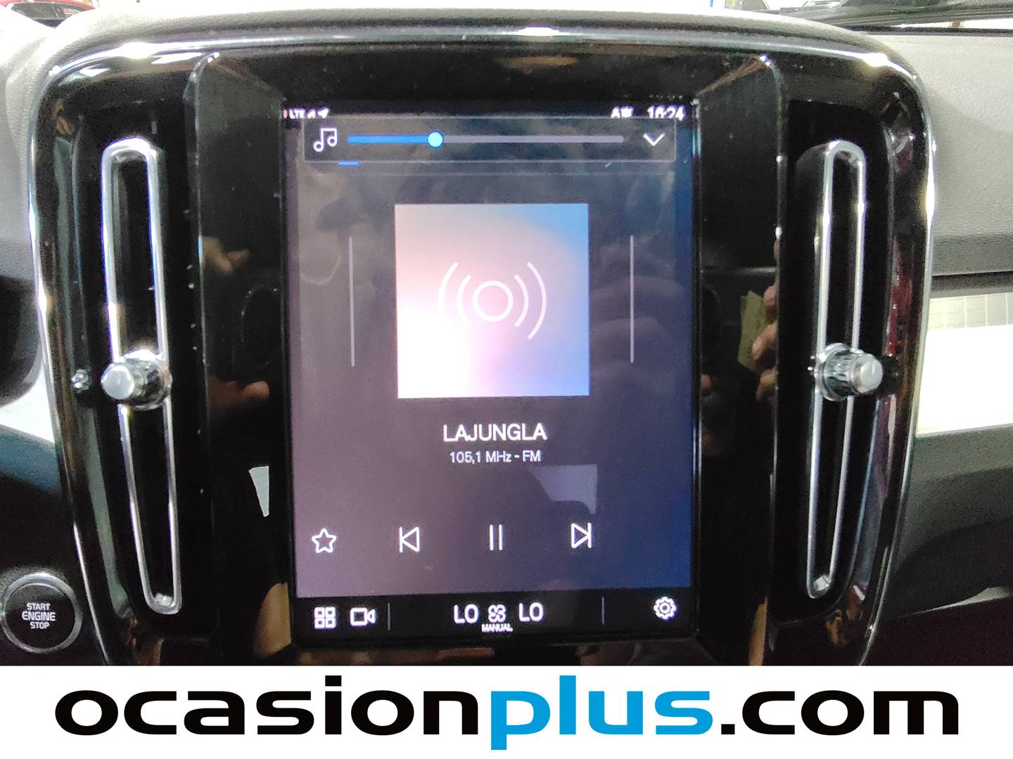 Foto Volvo XC40 Volvo XC40 B3 G Momentum Pro Auto (163 CV)