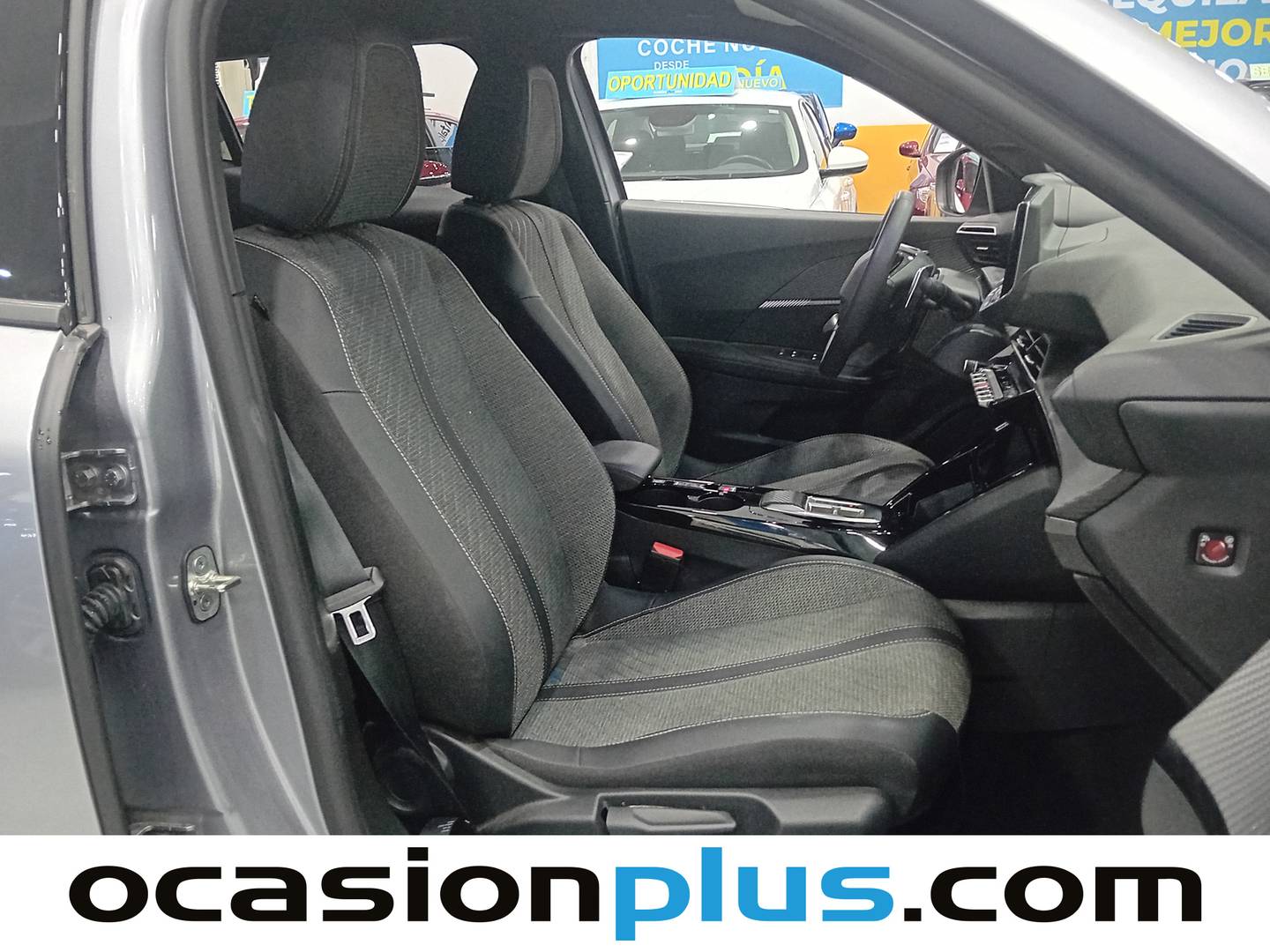 Foto Peugeot 2008 Peugeot 2008 Allure Hybrid eDCS6 (136 CV)