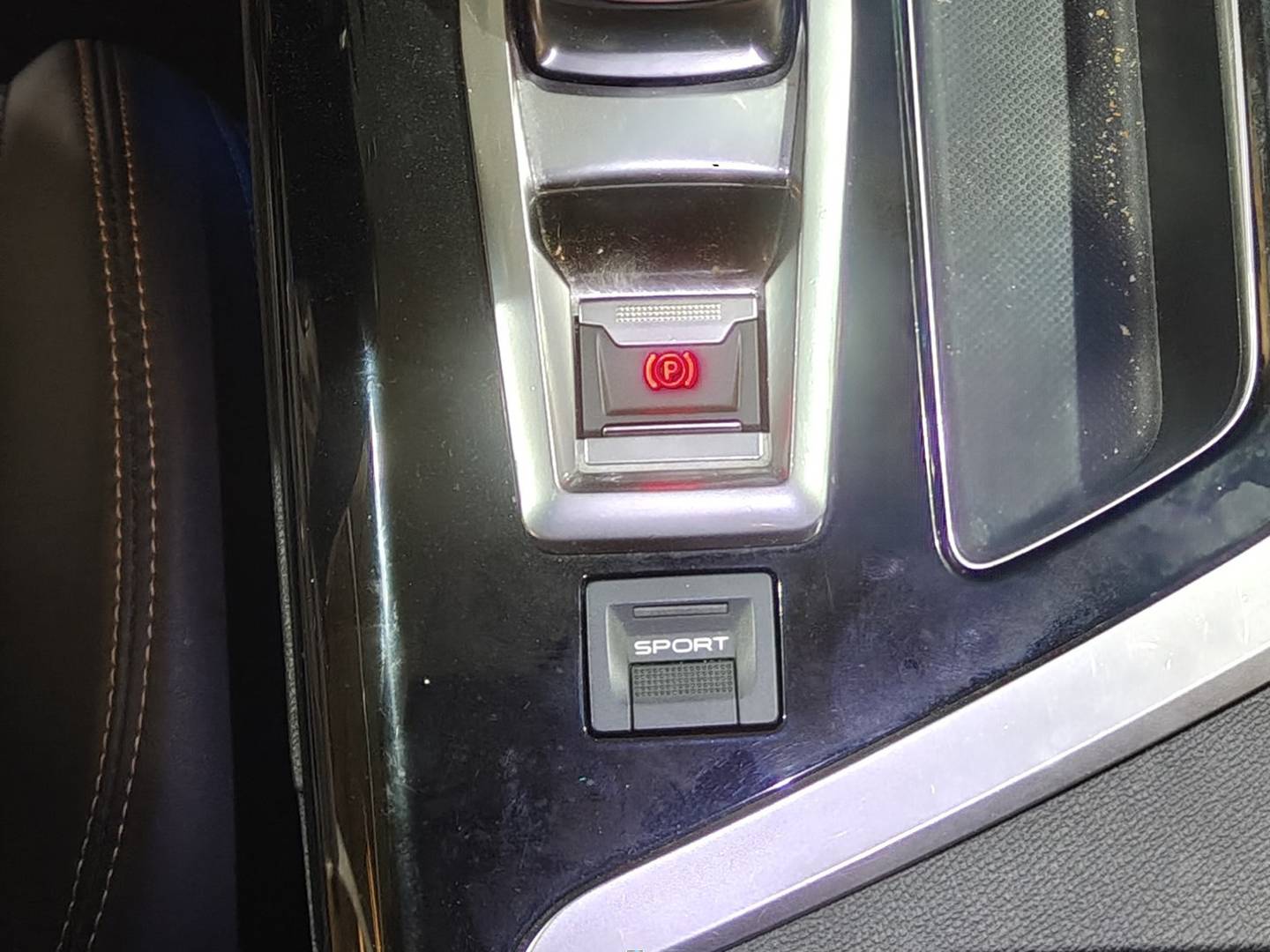 Foto Peugeot 3008 Peugeot 3008 BlueHDI 130 S&S GT Line EAT8 (130 CV)