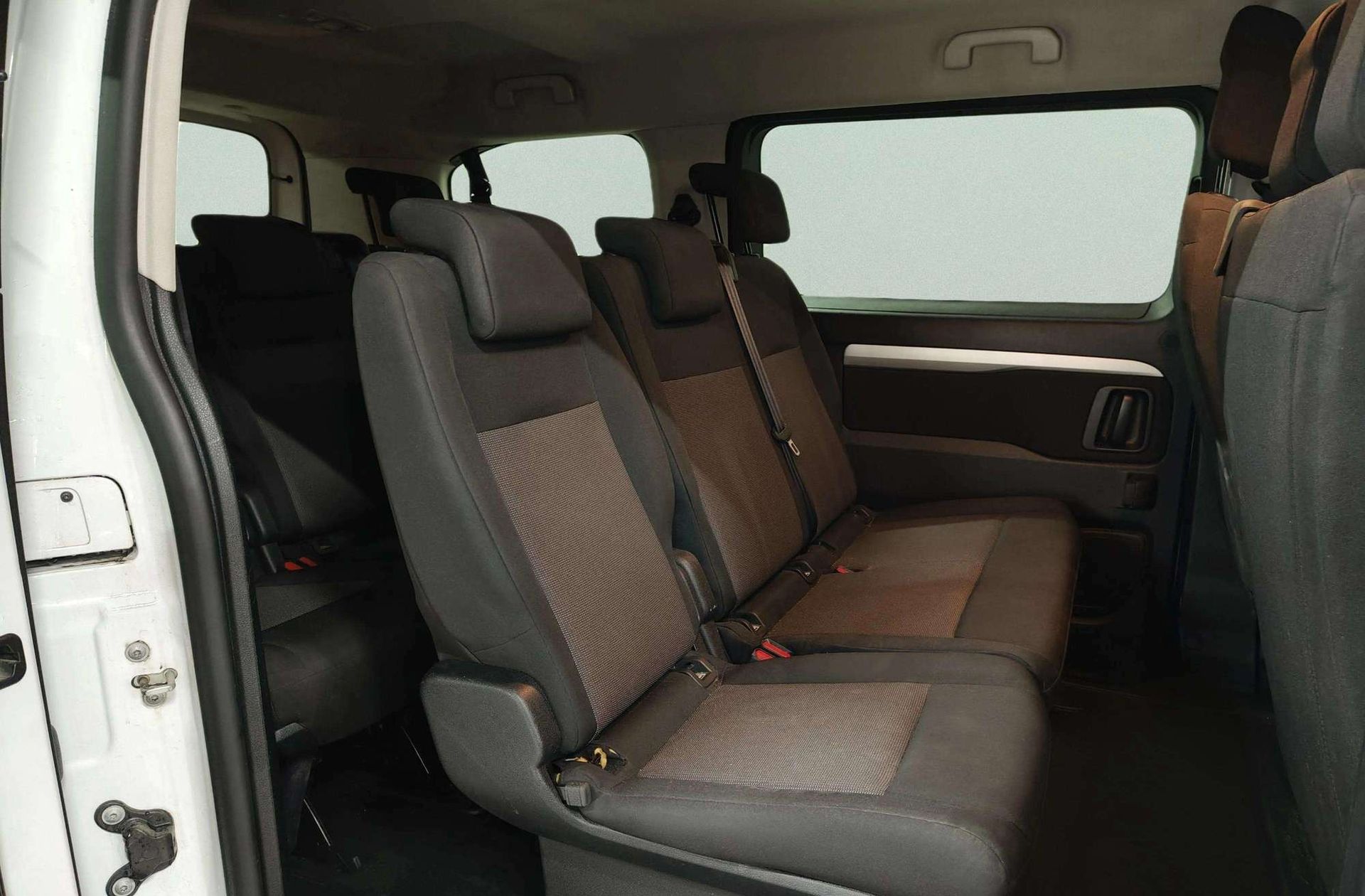 Toyota Proace Verso 2.0D VX Plus Shuttle L1 9 plazas - foto 17
