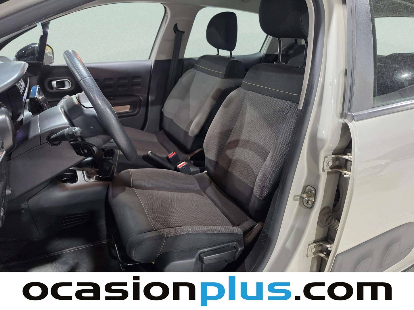 Foto asientos delanteros Citroën C3 Citroën C3 PureTech 82 Feel (83 CV)