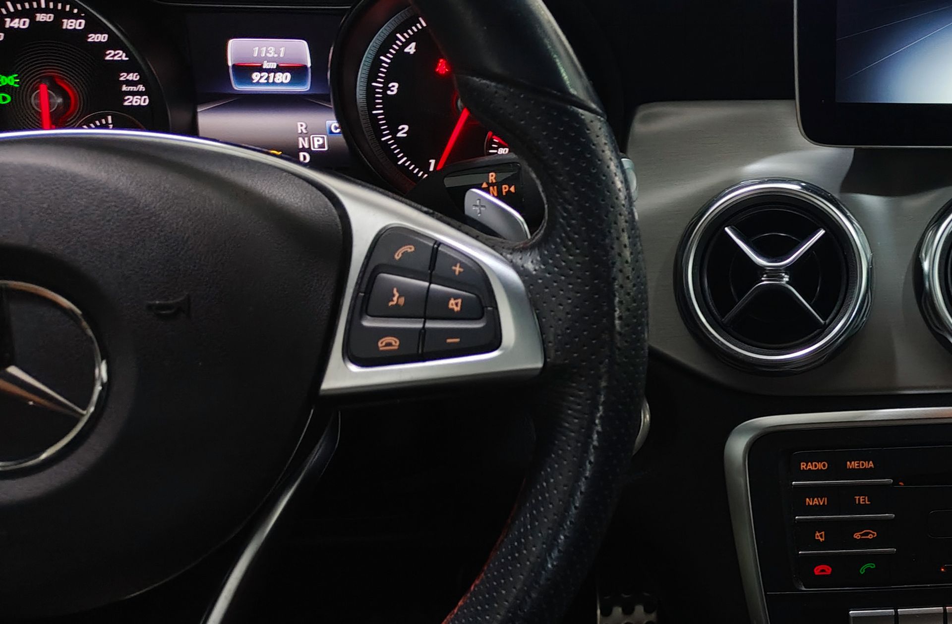 Mercedes-Benz GLA 180 Pack AMG - foto 28