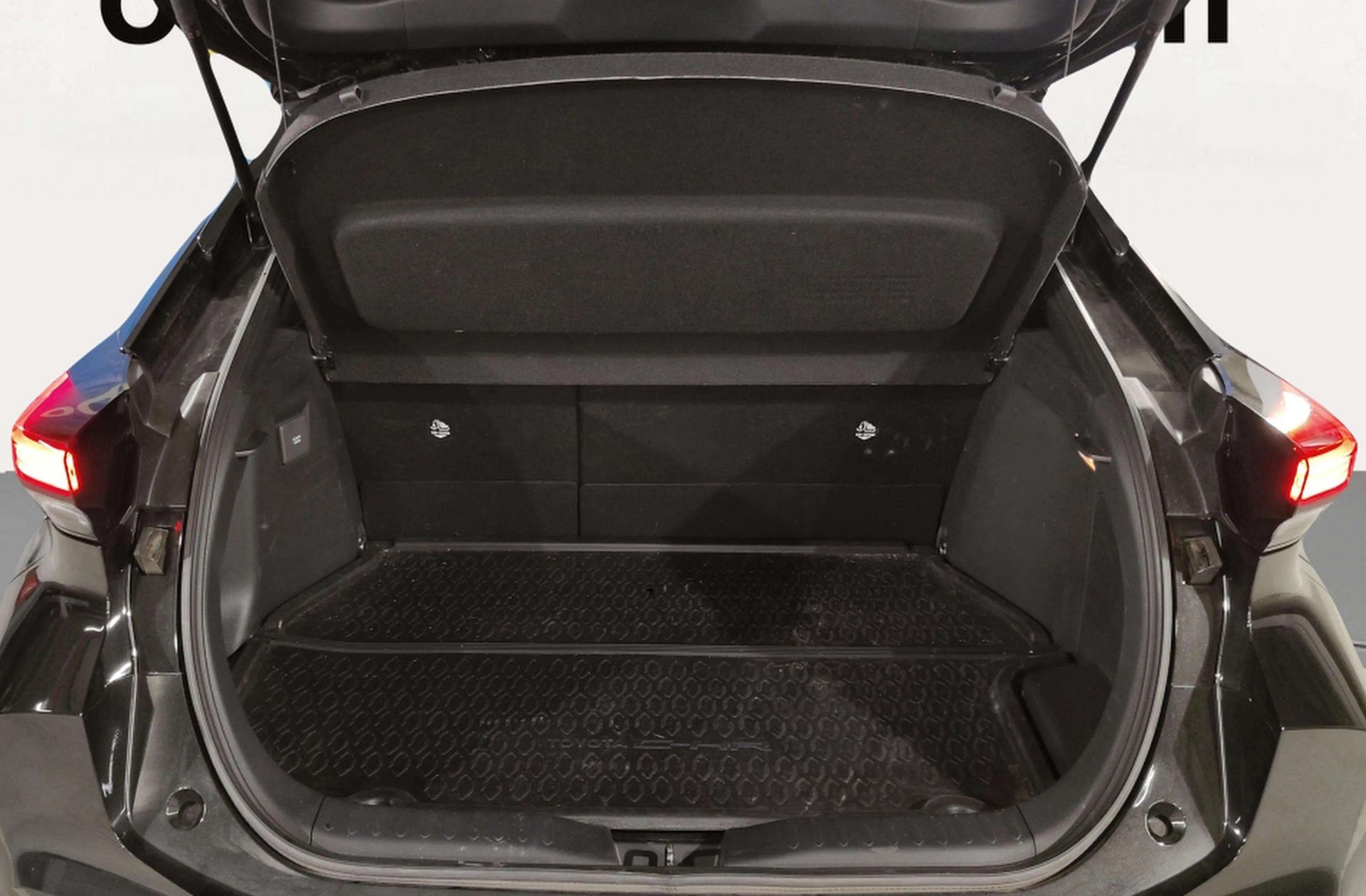 Toyota C-HR 220PH Advance - foto 18