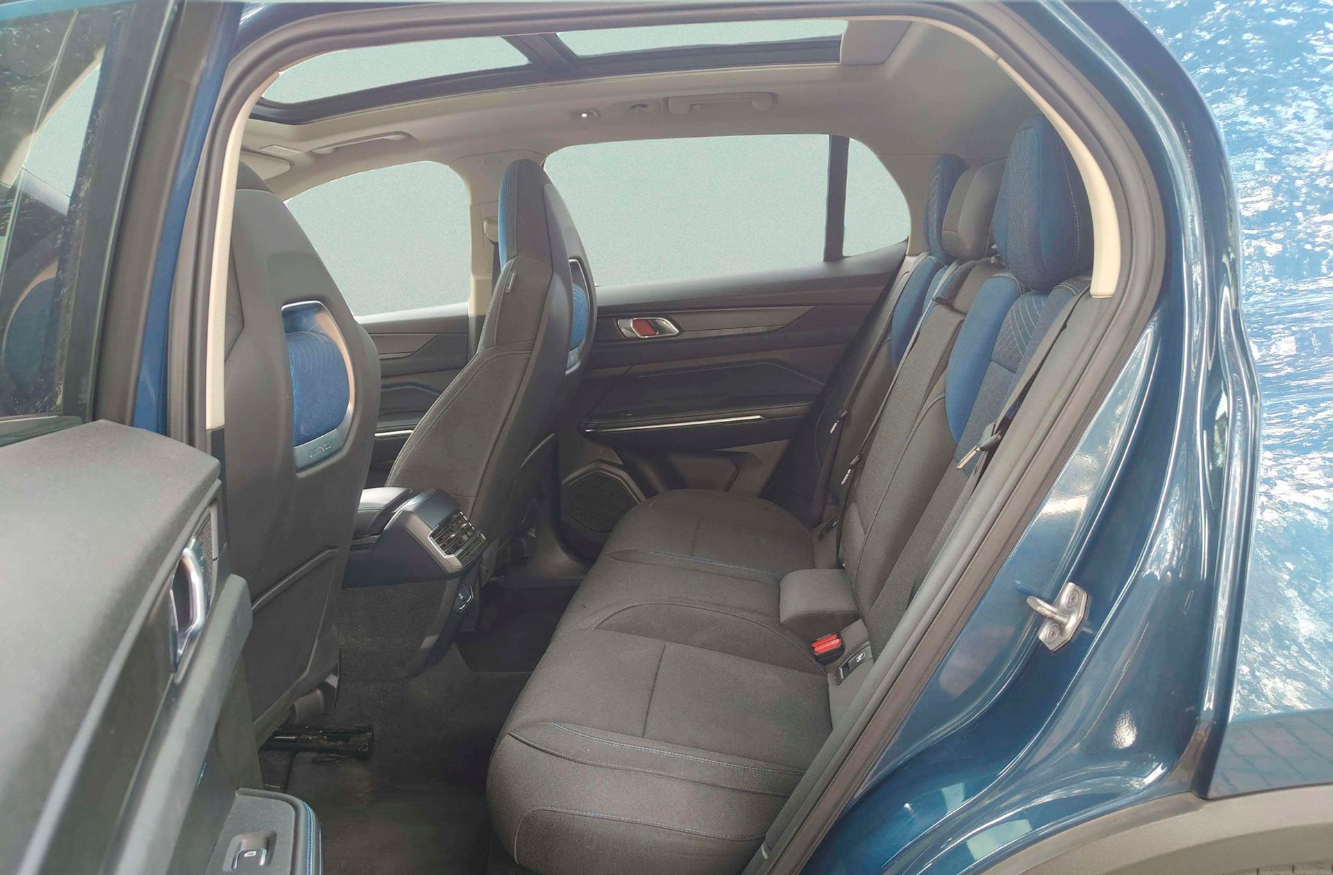 Lynk & Co 01 1.5 PHEV - foto 14
