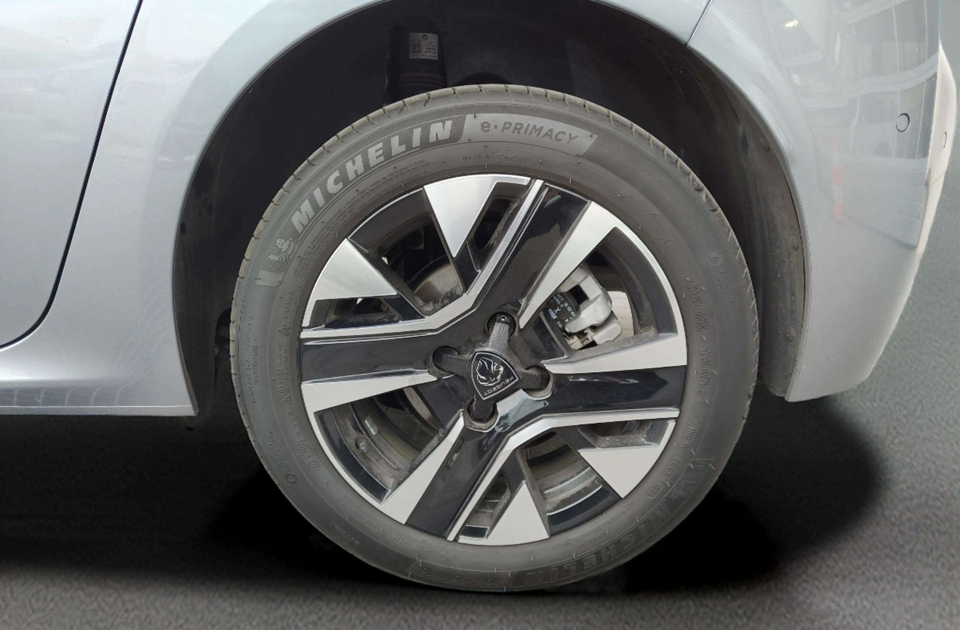 Peugeot 208 Allure Hybrid eDCS6 - foto 34