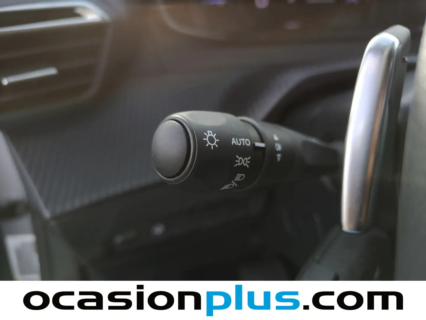 Foto Peugeot 2008 Peugeot 2008 Allure Hybrid eDCS6  (136 CV)