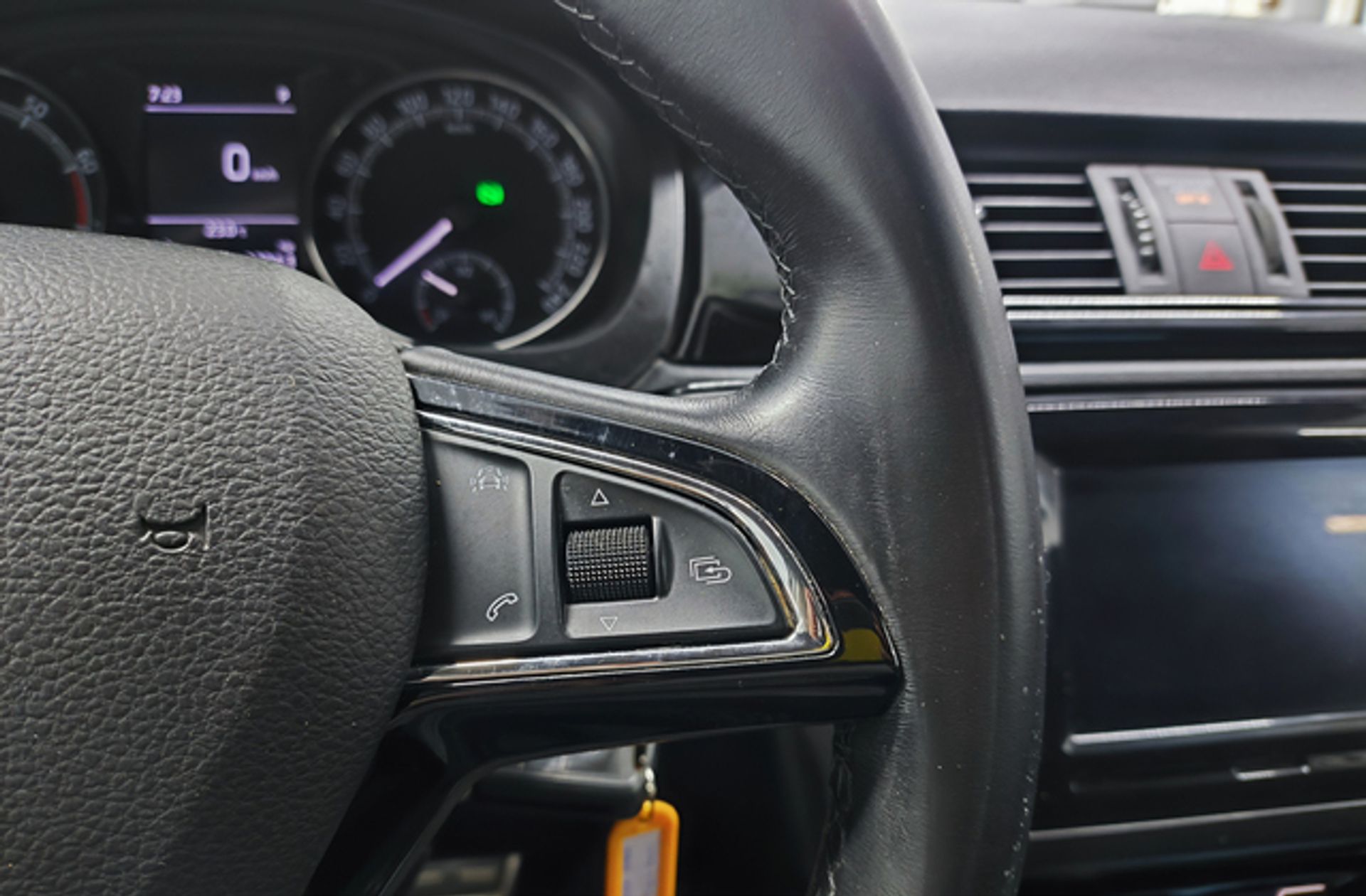 Škoda Spaceback 1.4 TSI Like DSG - foto 24