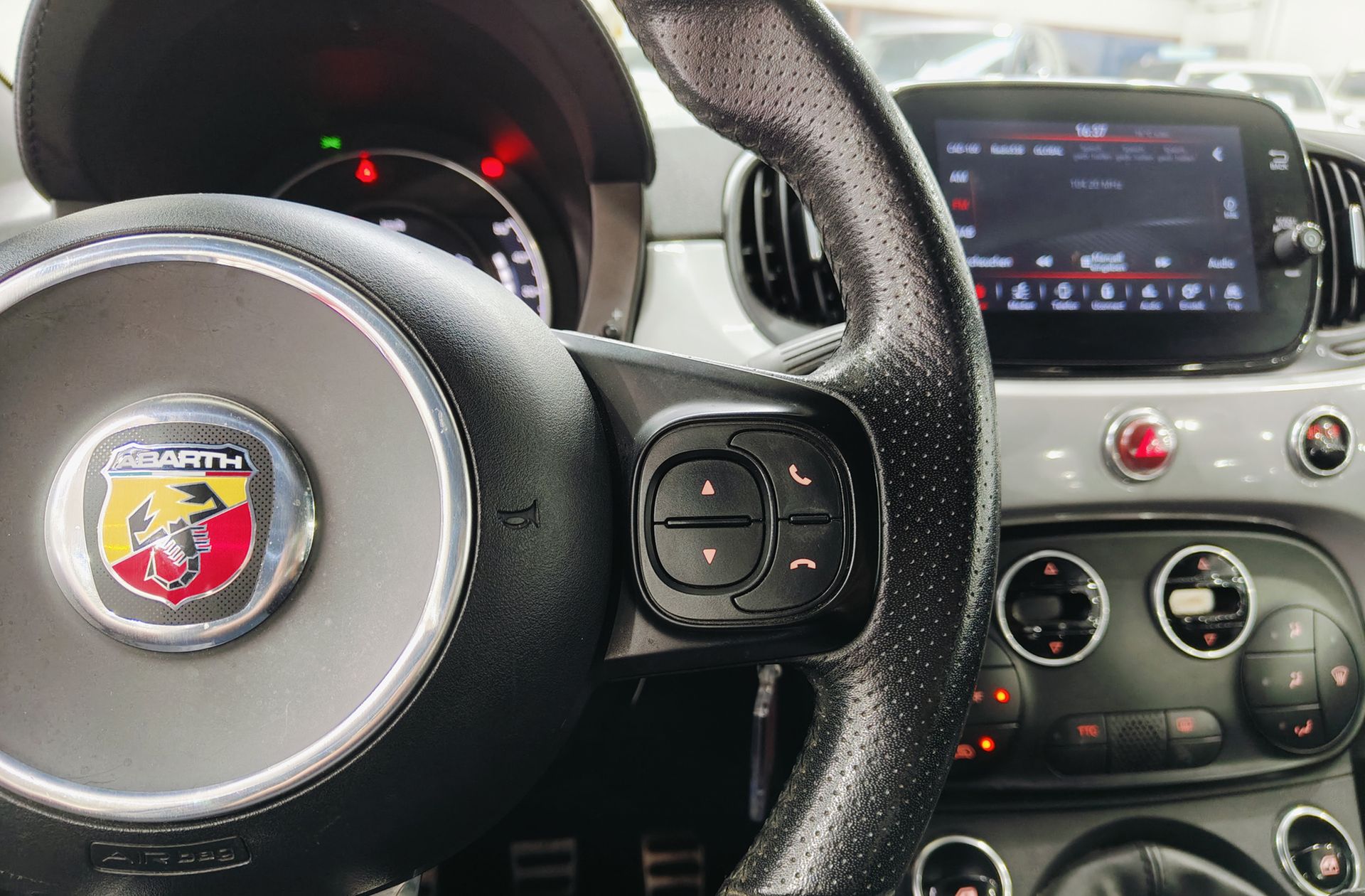 Abarth 500 1.4 16v T-Jet 595 - foto 23