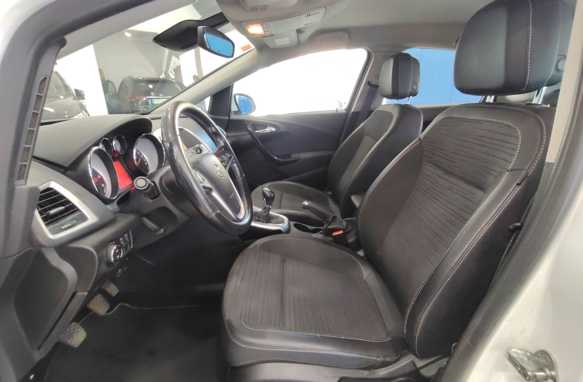 Opel Astra 2.0 CDTi Selective - foto 10