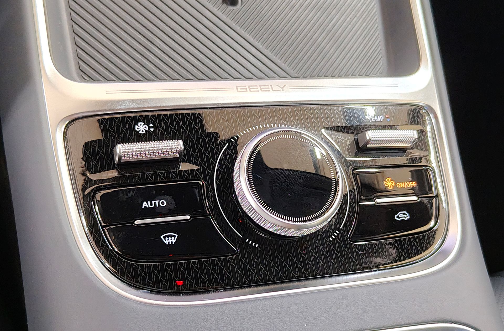 Geely Starray EM-i 1.5 PHEV Pro - foto 29