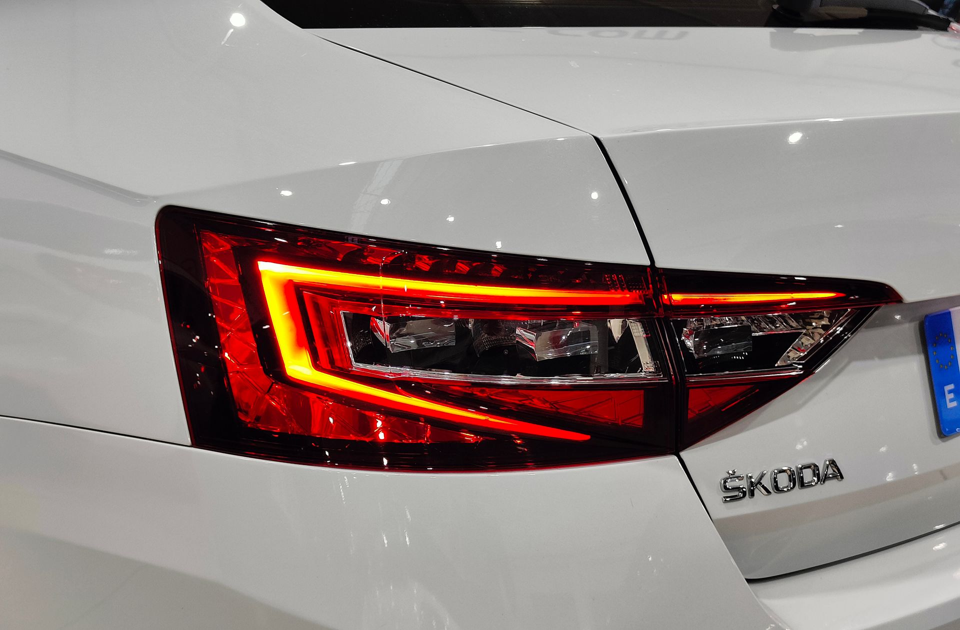 Škoda Superb 1.4 TSI Ambition - foto 16
