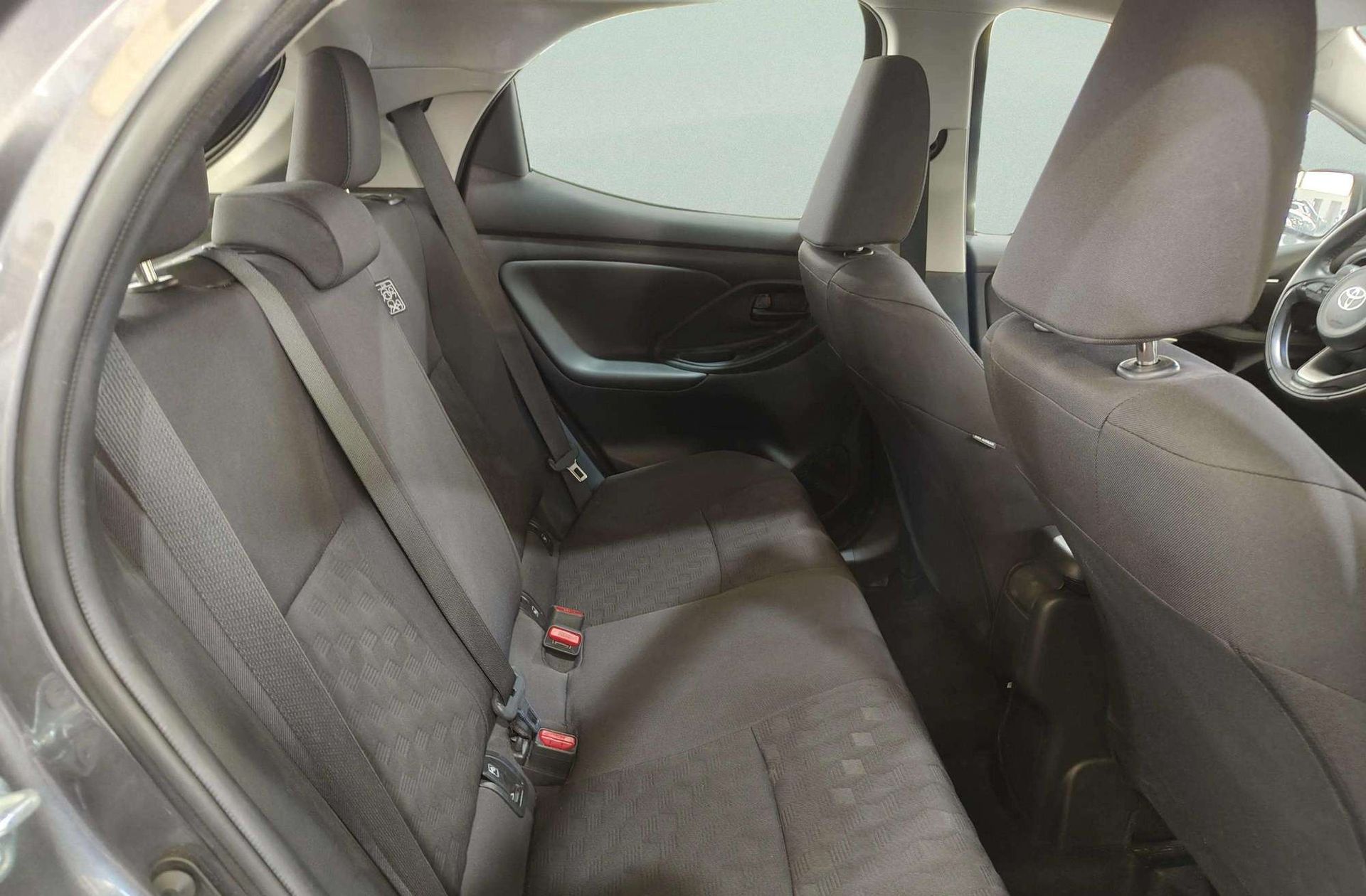 Toyota Yaris 120H Active Plus - foto 15