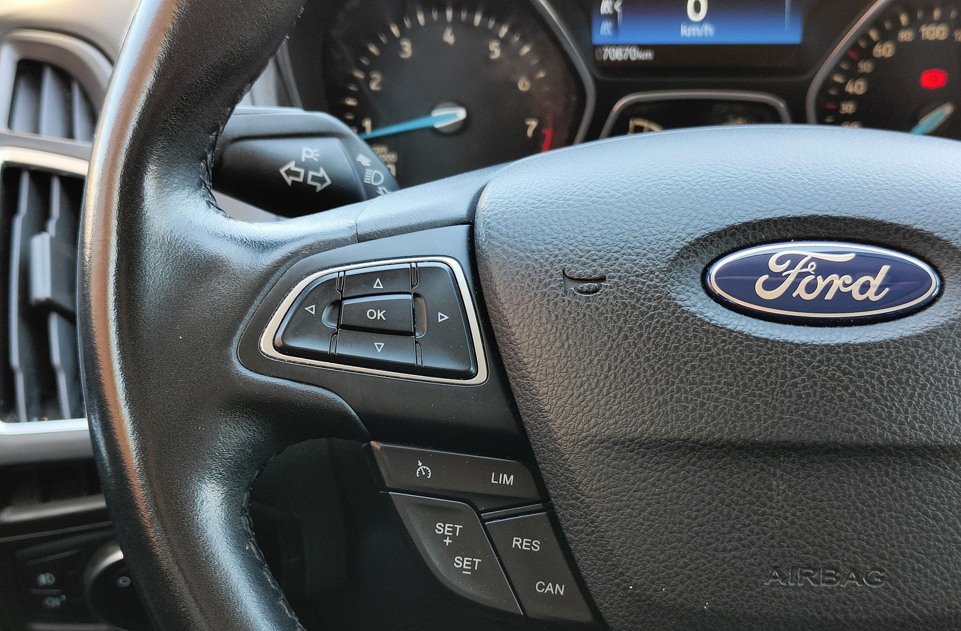 Ford Focus 1.0 EcoBoost Titanium - foto 23