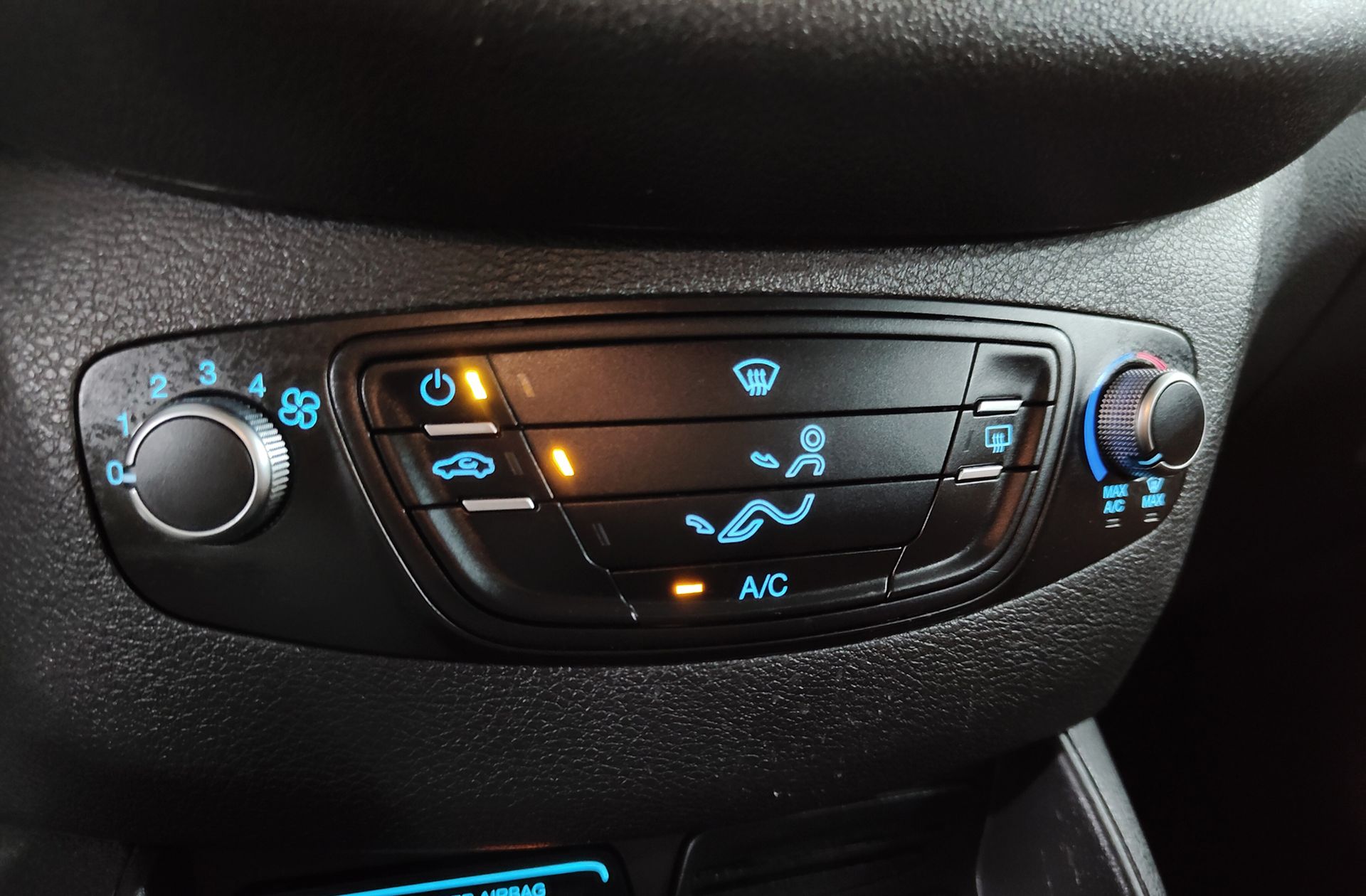 Ford Tourneo Courier 1.0 EcoBoost Trend - foto 26
