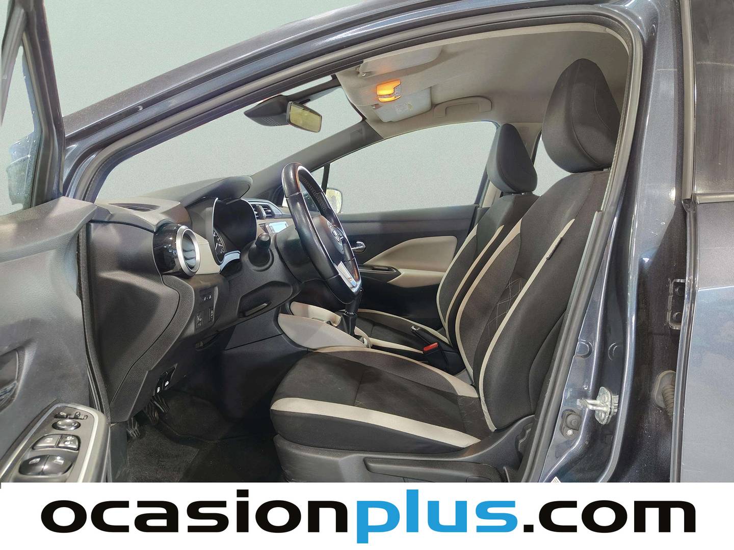 Foto asientos delanteros Nissan Micra Nissan Micra IG-T N-Design Black (92 CV)