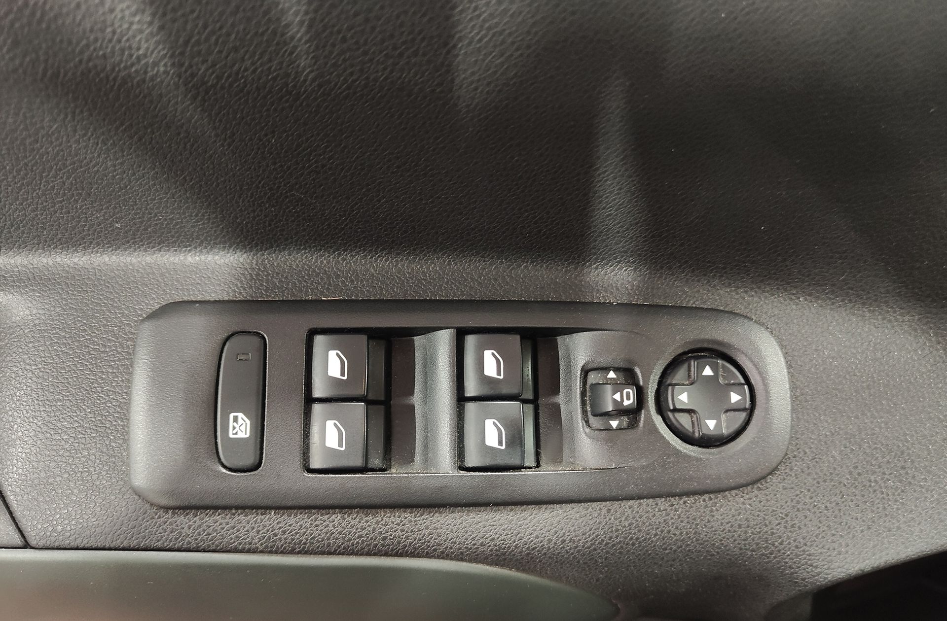 Citroën Berlingo BlueHDi 100 Talla M Shine - foto 32