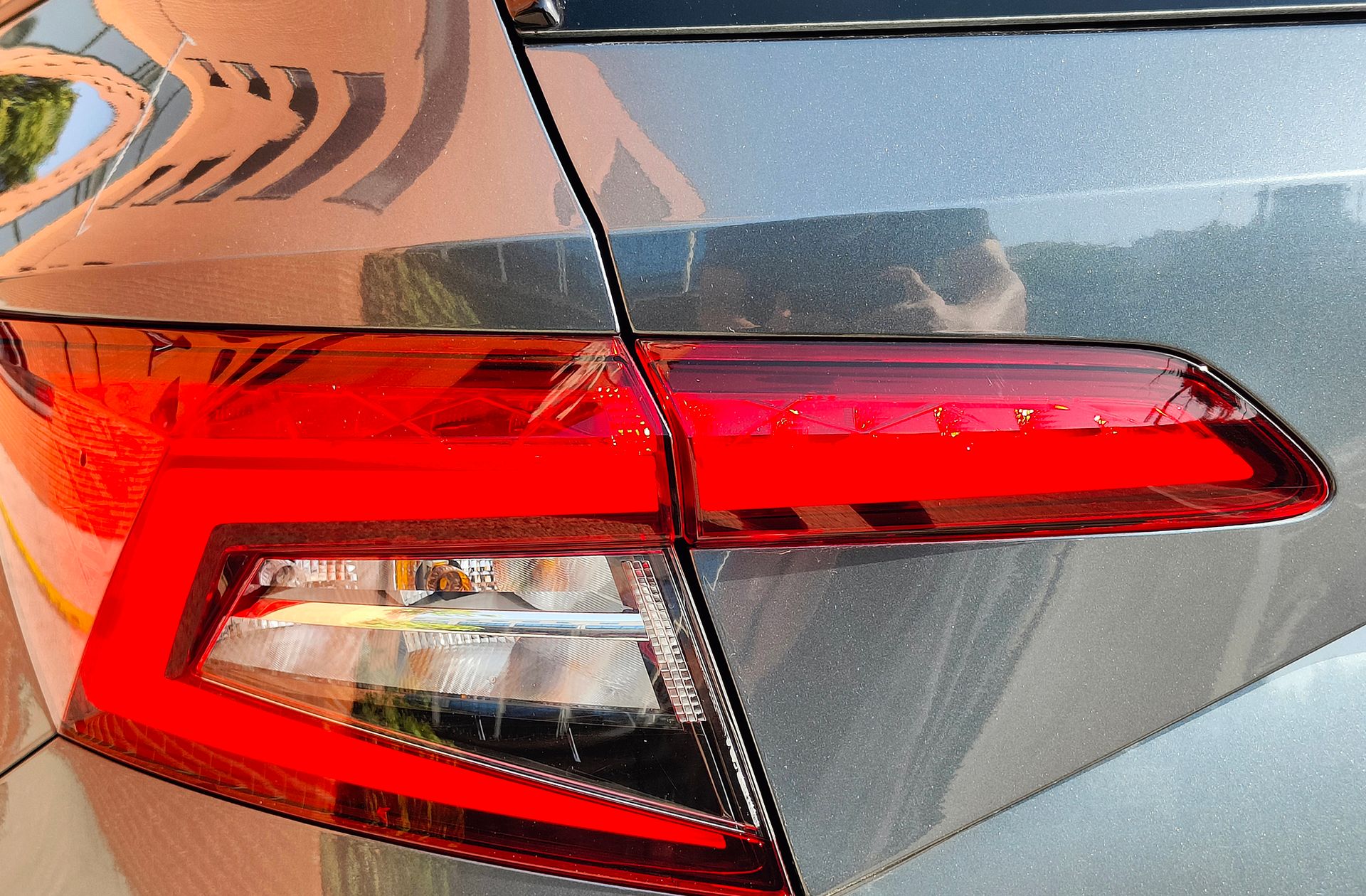 Škoda Karoq 1.5 TSI ACT Ambition DSG - foto 17