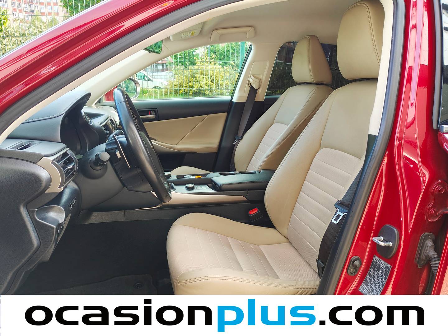 Foto asientos delanteros Lexus IS Lexus IS 300h Executive (223 CV)
