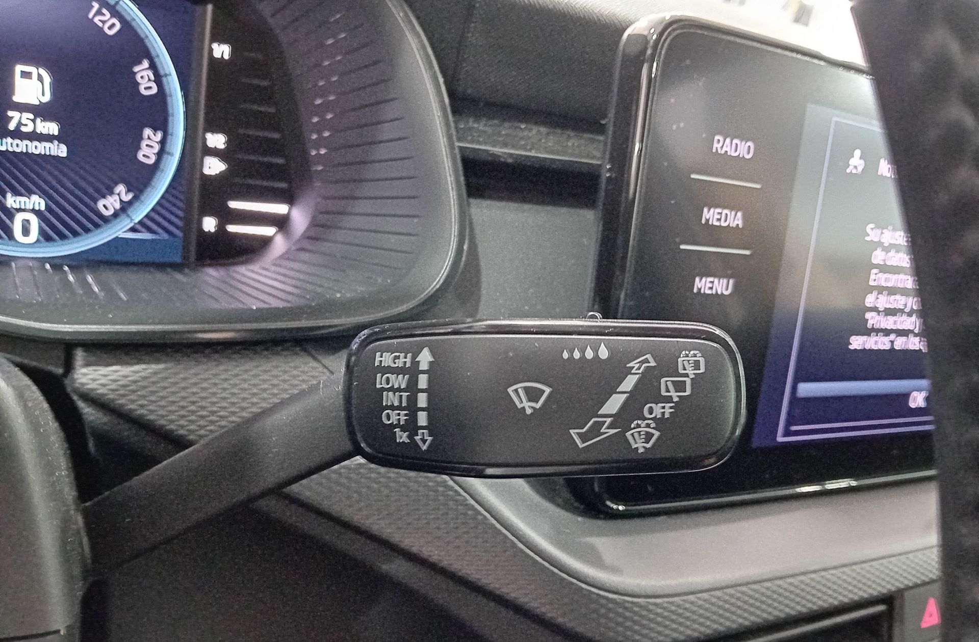Škoda Scala 1.5 TSI Emotion - foto 28