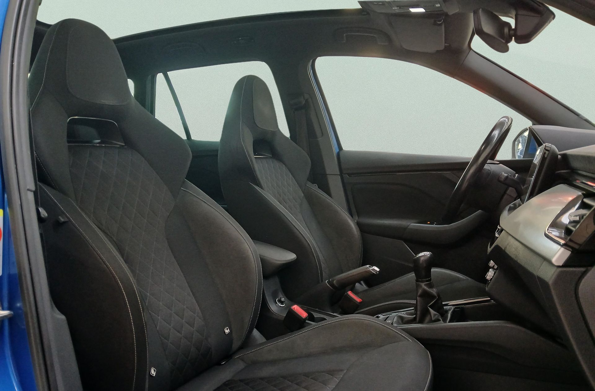 Škoda Kamiq 1.0 TSI Sport - foto 19