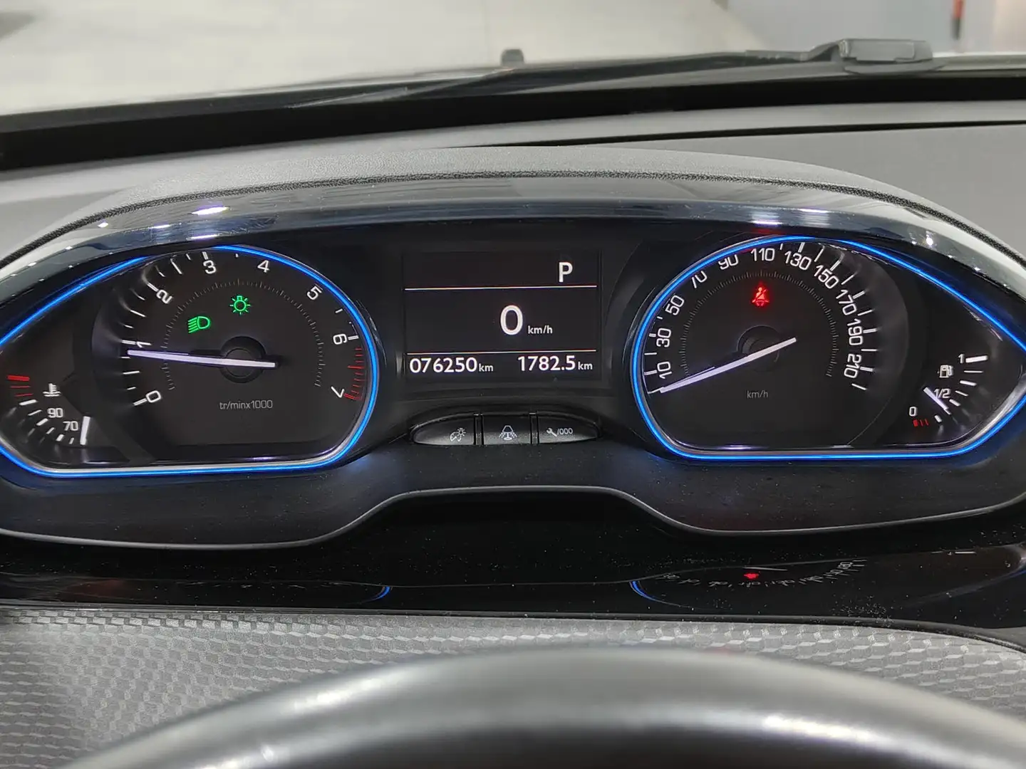 Foto Peugeot 2008 Peugeot 2008 PureTech 110 S&S Allure EAT6 (110 CV)