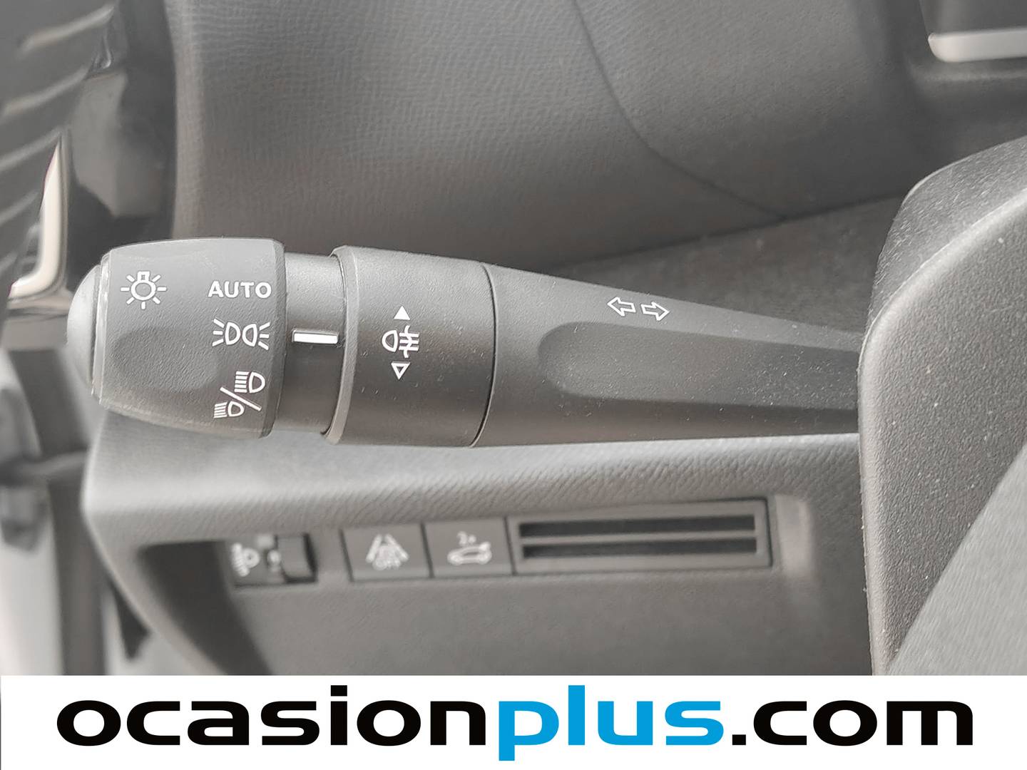 Foto Citroën C4 X Citroen C4 X PureTech 100 S&S 6v You (102 CV)