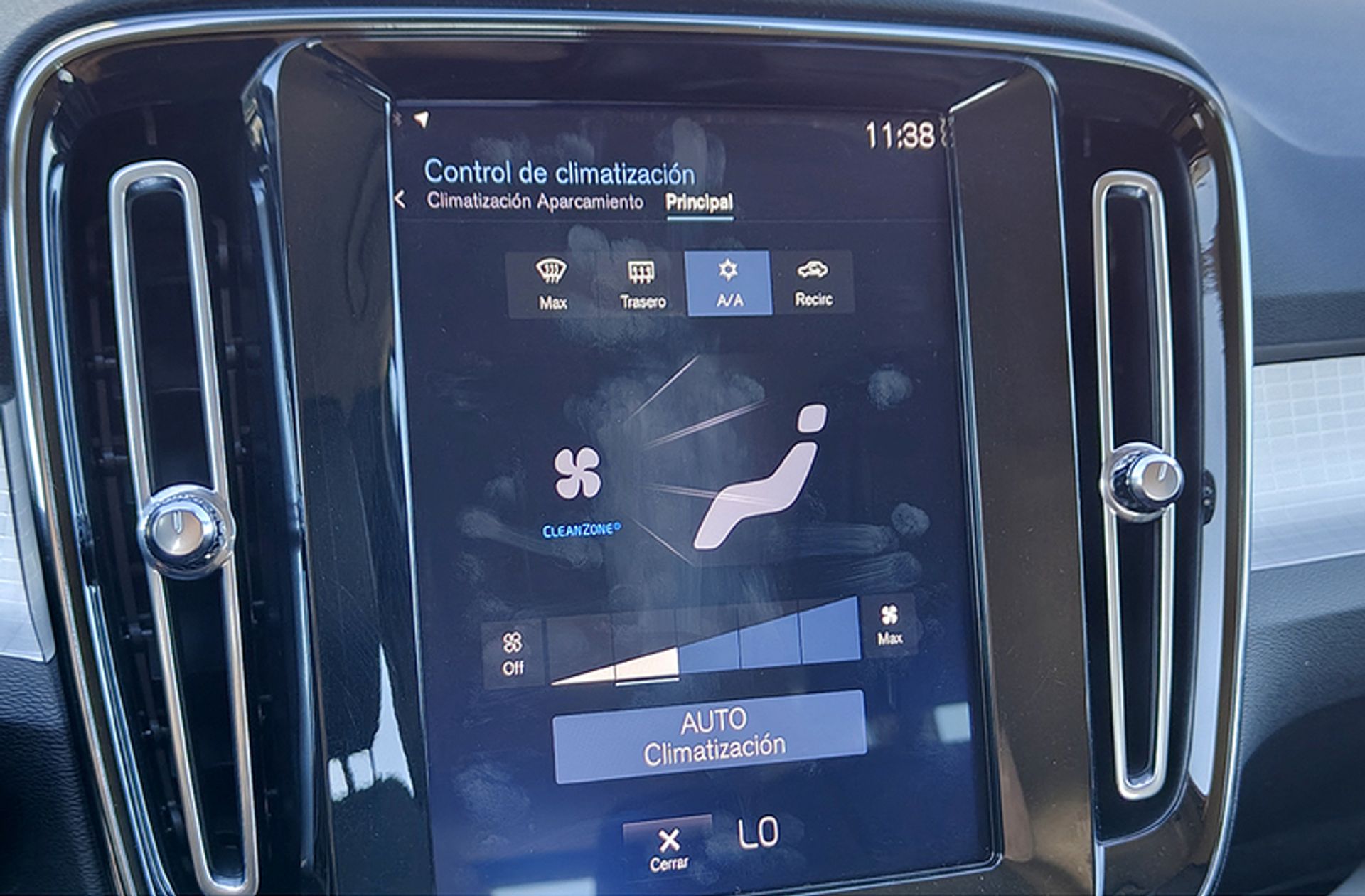 Volvo XC40 D4 Momentum AWD - foto 33