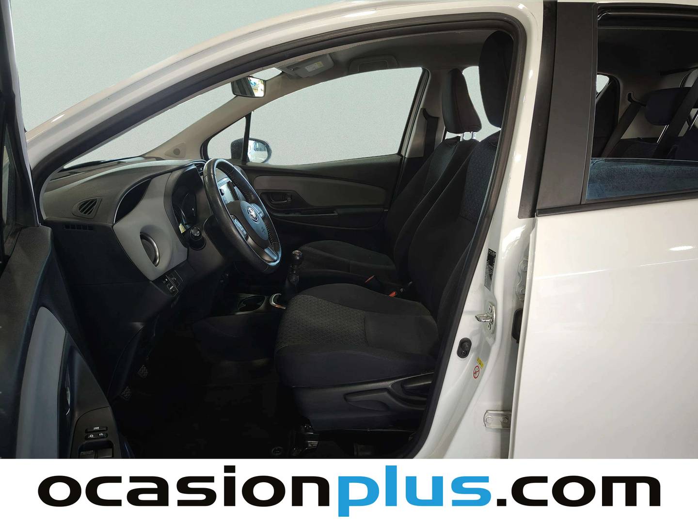 Foto asientos delanteros Toyota Yaris Toyota Yaris 100 Active  (99 CV)