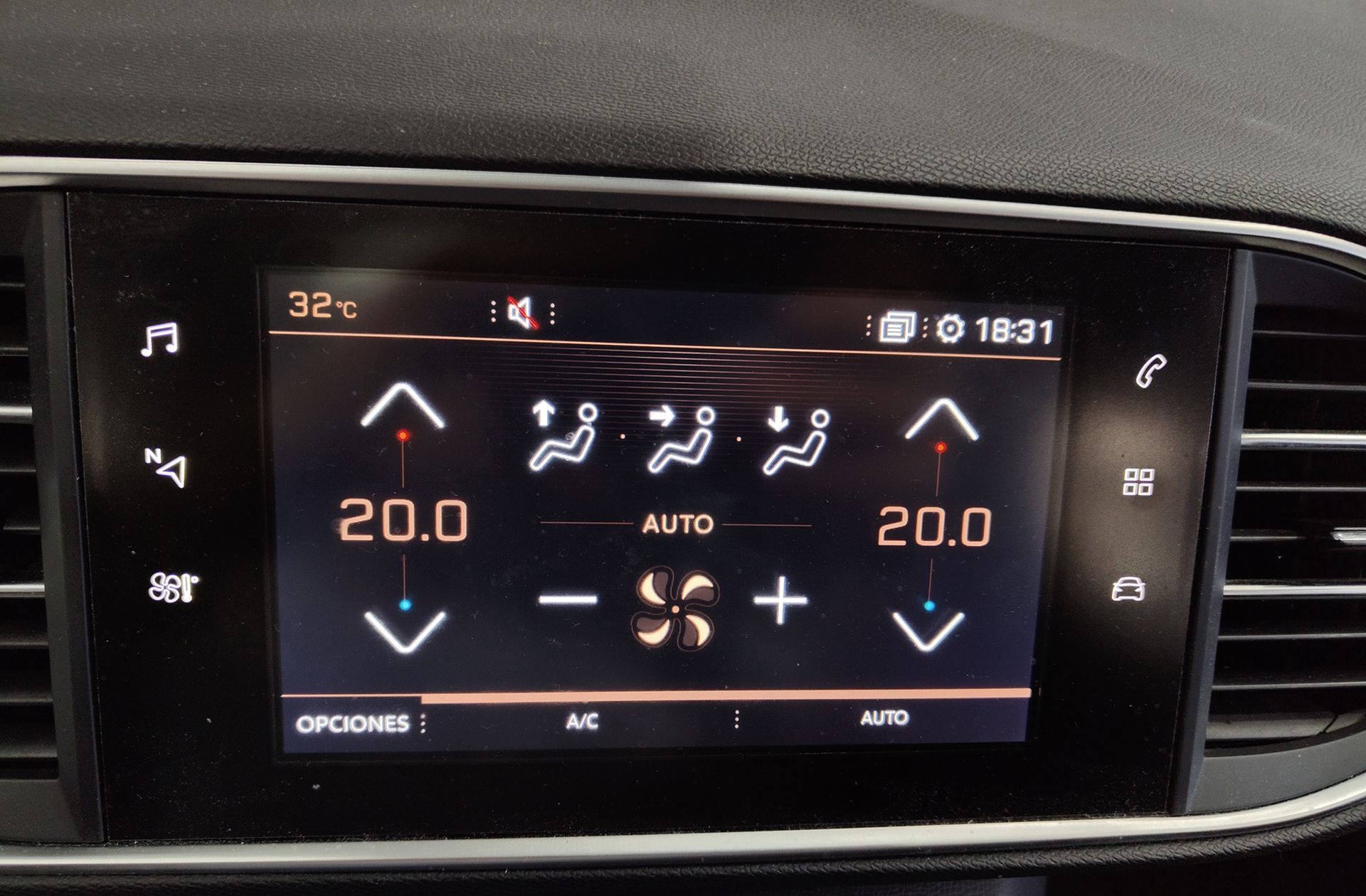 Peugeot 308 BlueHDi 120 Allure EAT6 - foto 31