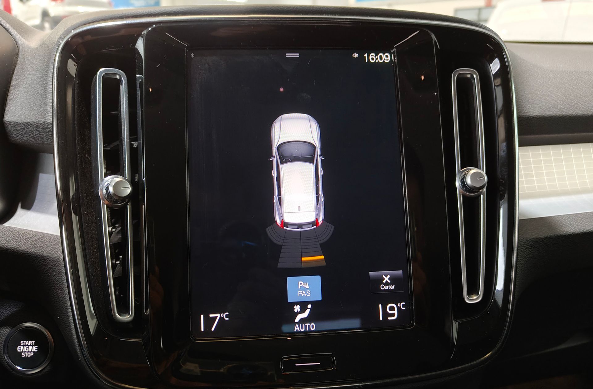 Volvo XC40 B4 G Momentum Pro AWD - foto 9
