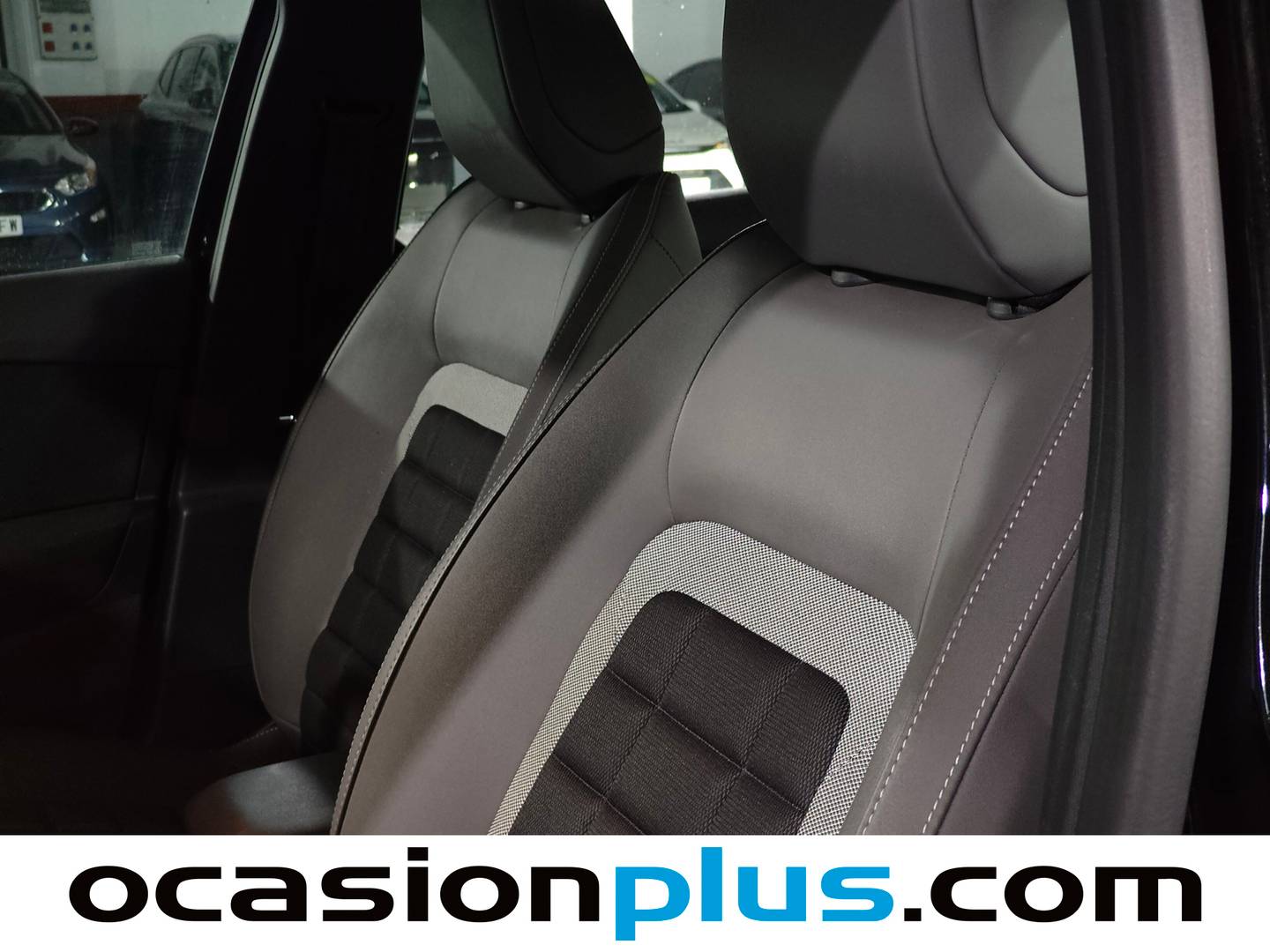 Extras y acabados del Citroën C4 Citroën C4 PureTech 130 S&S Plus EAT8 (131 CV)