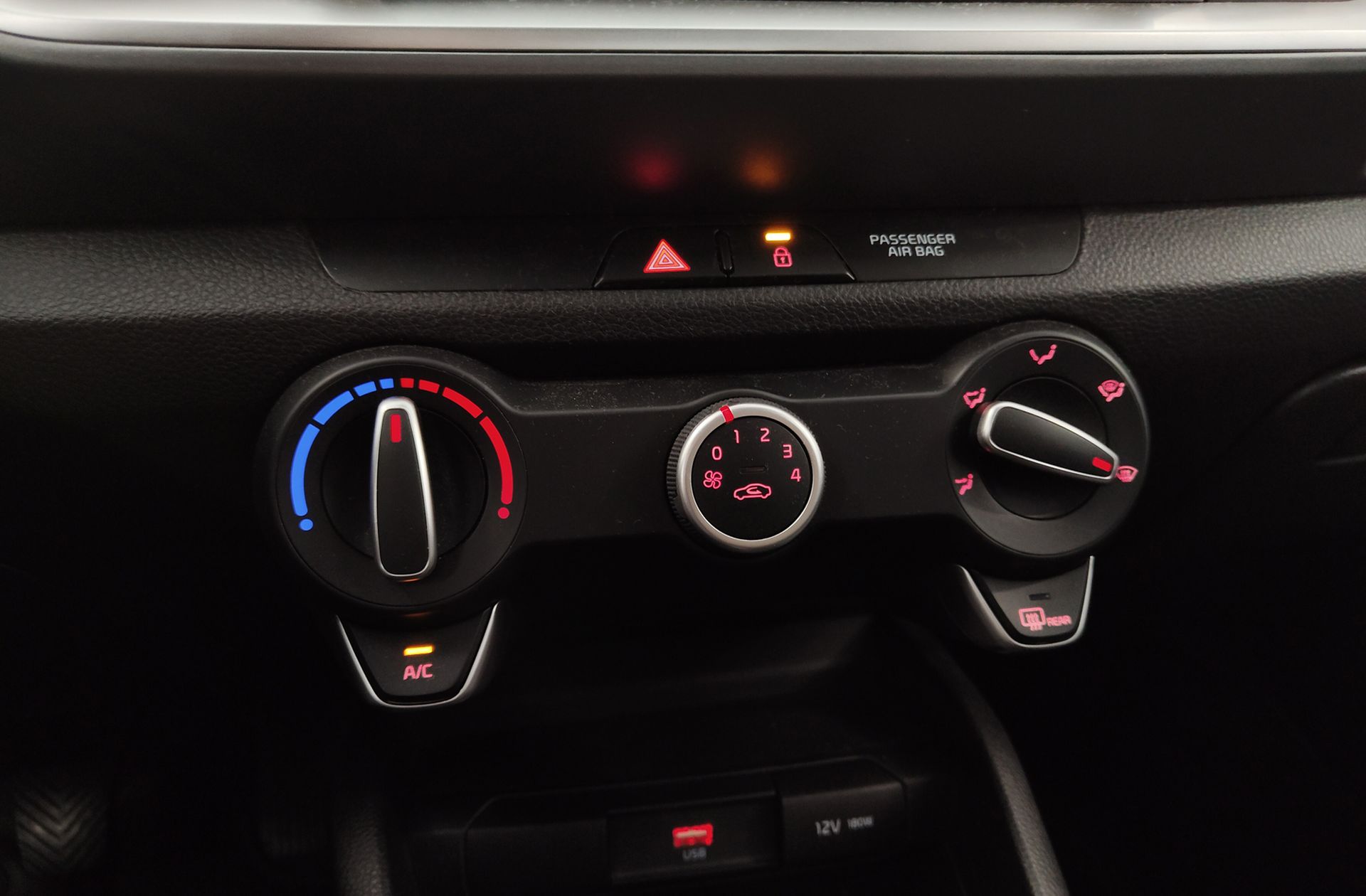 Kia Stonic 1.0 T-GDi MHEV Concept - foto 26