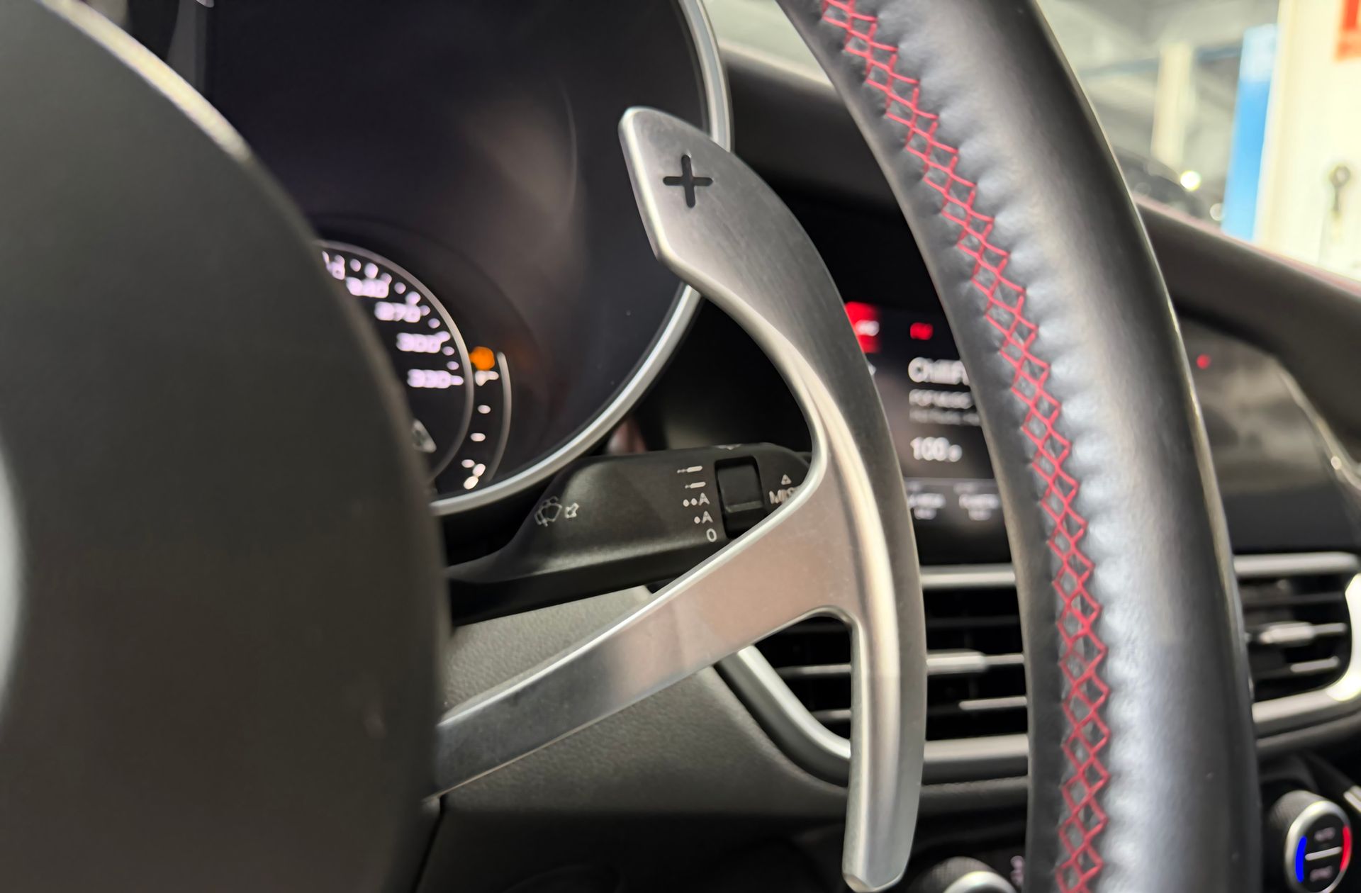 Alfa Romeo Giulia 2.9T V6 Quadrifoglio - foto 36