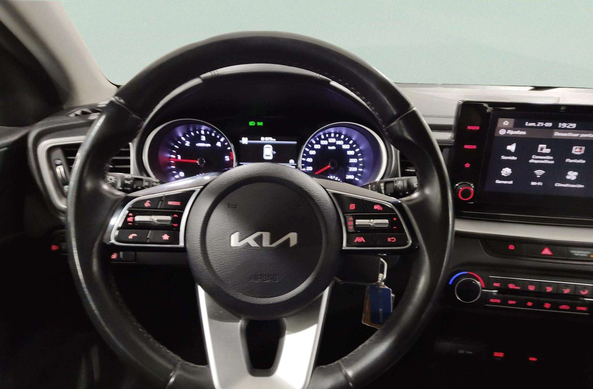 Kia Ceed 1.6 MHEV iMT Drive - foto 24
