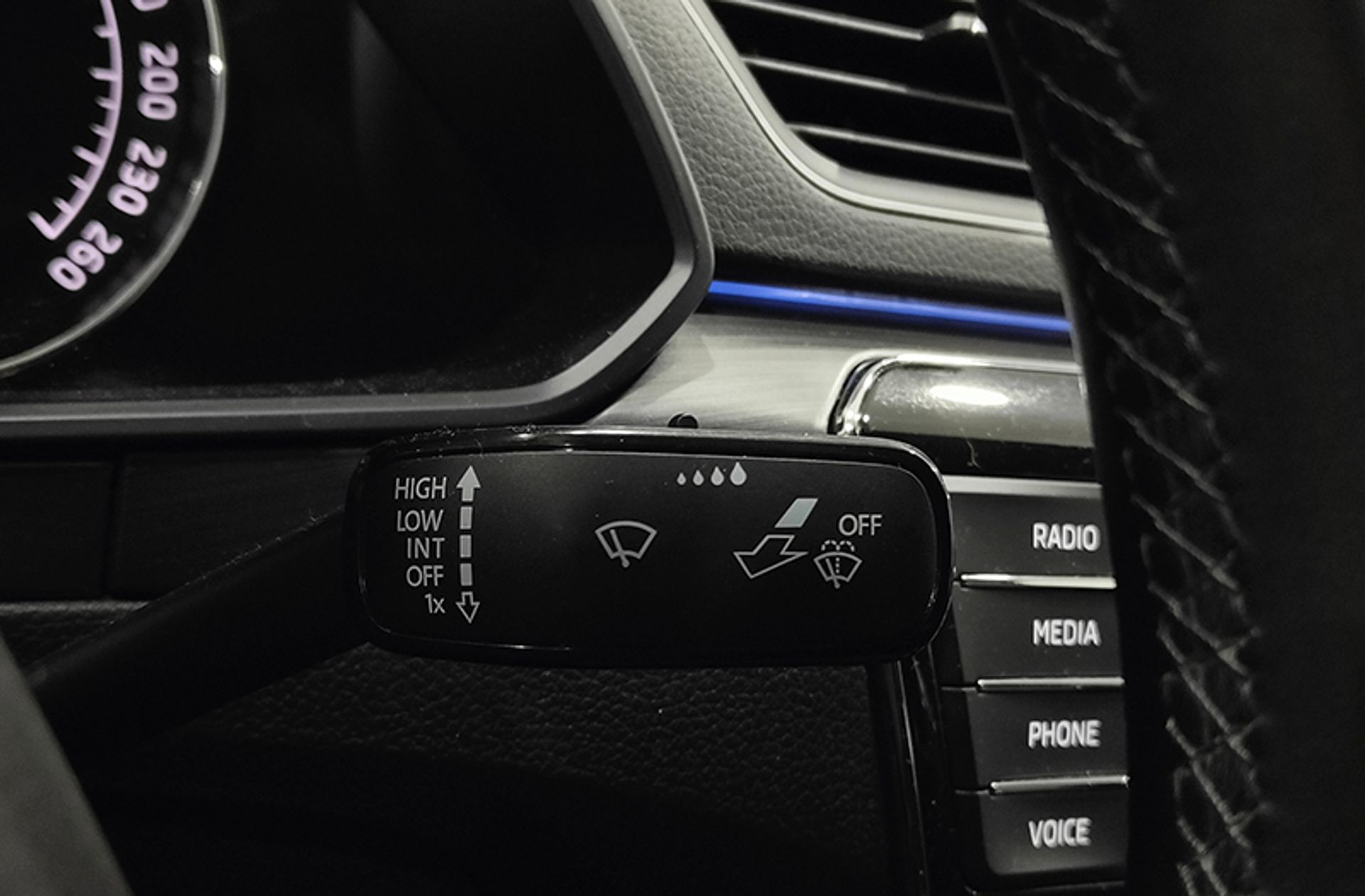 Škoda Superb 1.4 TSI Style DSG - foto 29