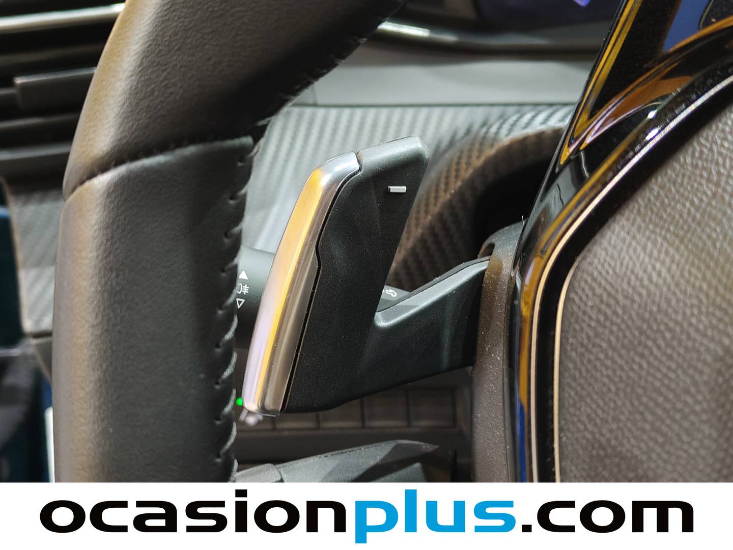 Foto Peugeot 2008 Peugeot 2008 Allure Hybrid eDCS6 (145 CV)