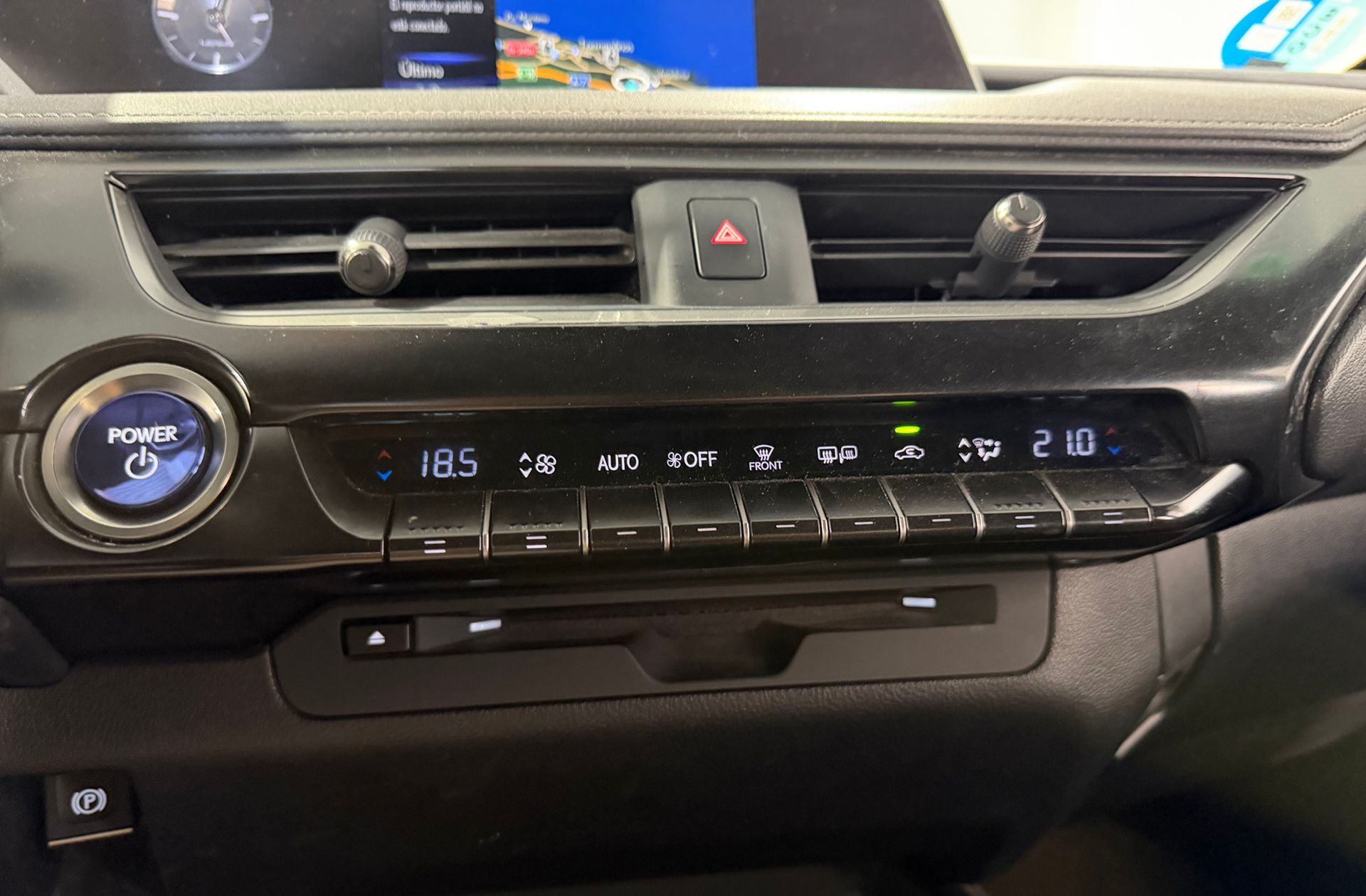Lexus UX 250h Business Navigation 2WD - foto 30