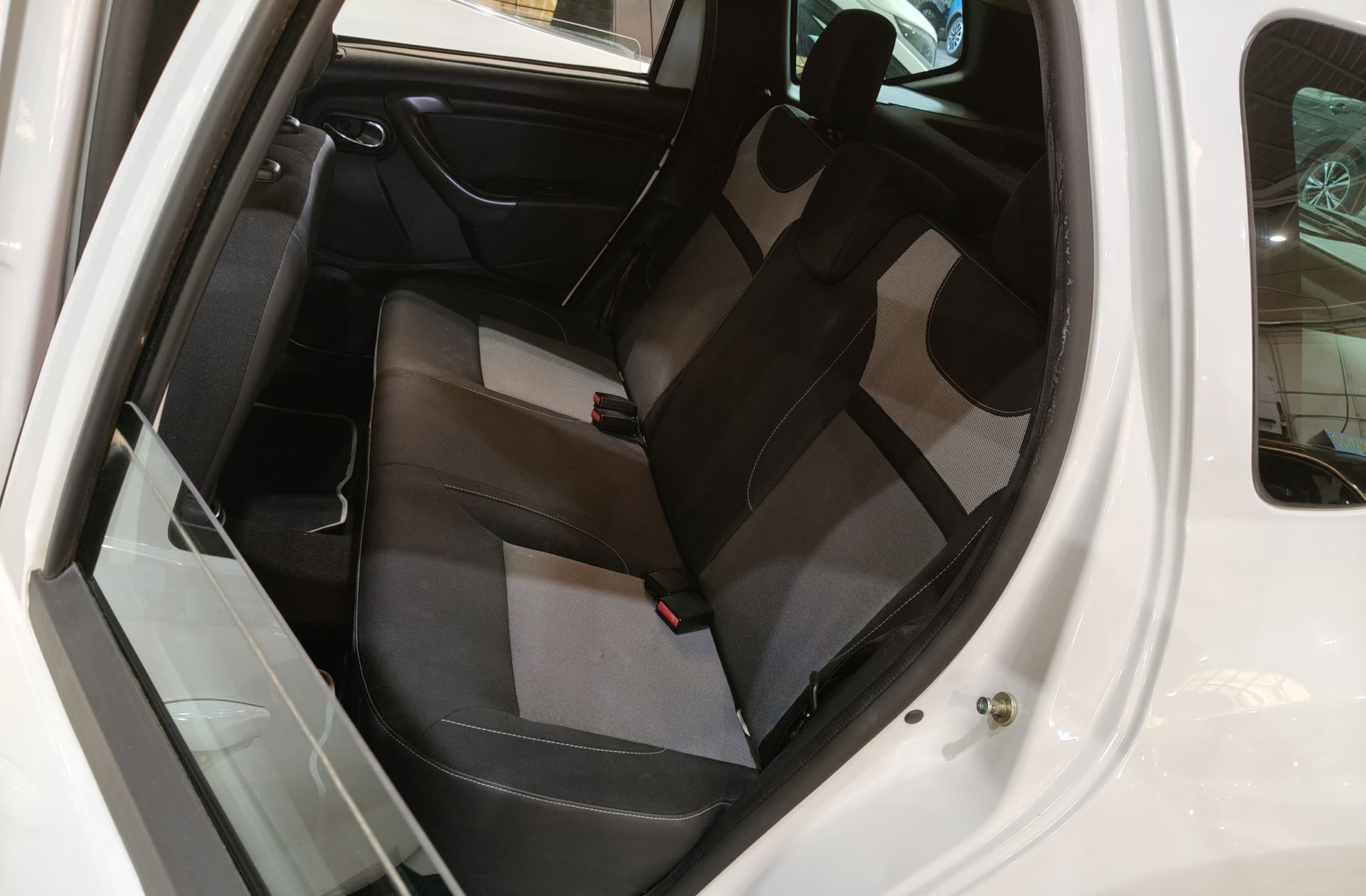 Dacia Duster Laureate dCi - foto 9